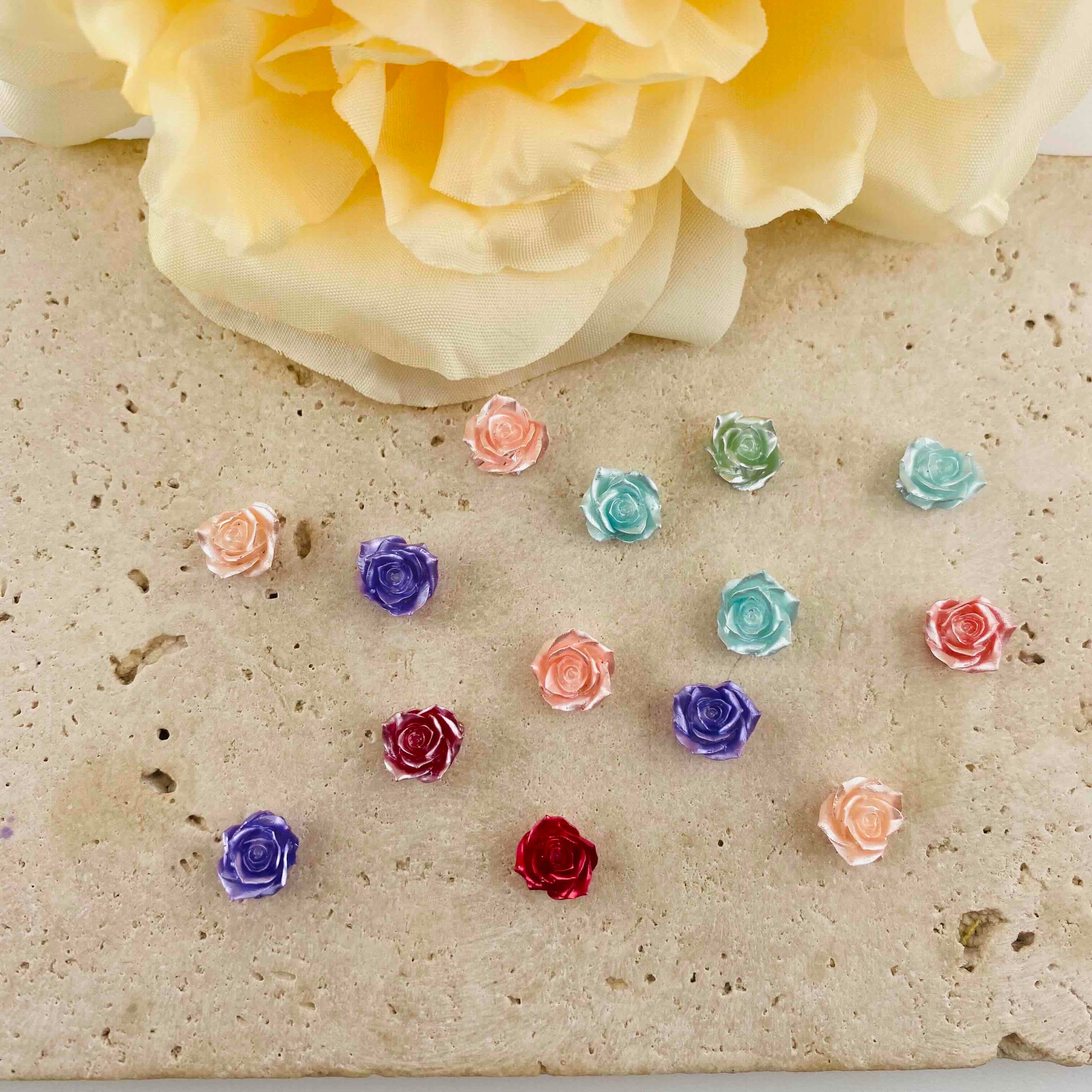 FS20325-About 8mm Flower Nail Charms