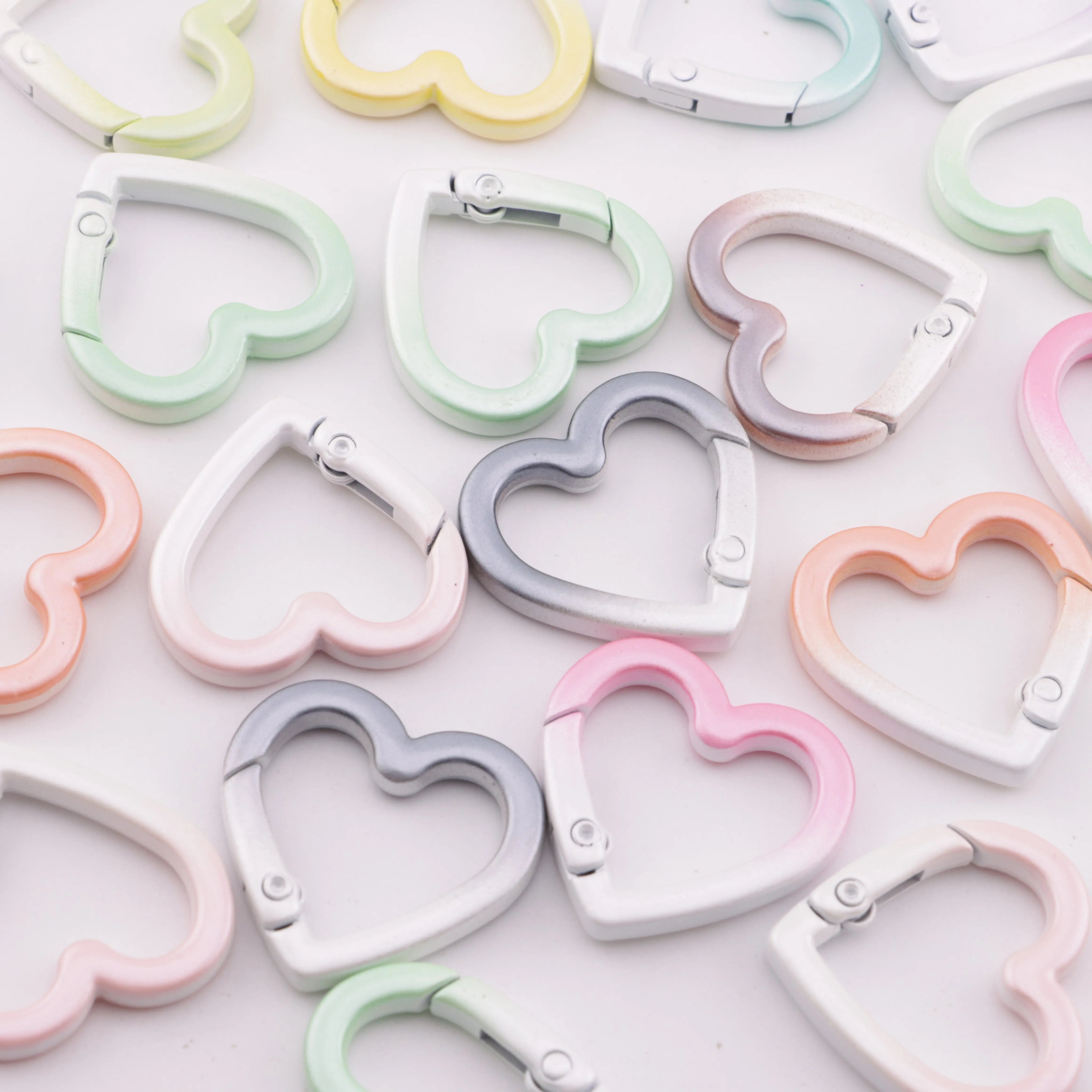 FS6052-25*25mm Metal Gradient Heart Keychain - Zoe DIY Wholesale
