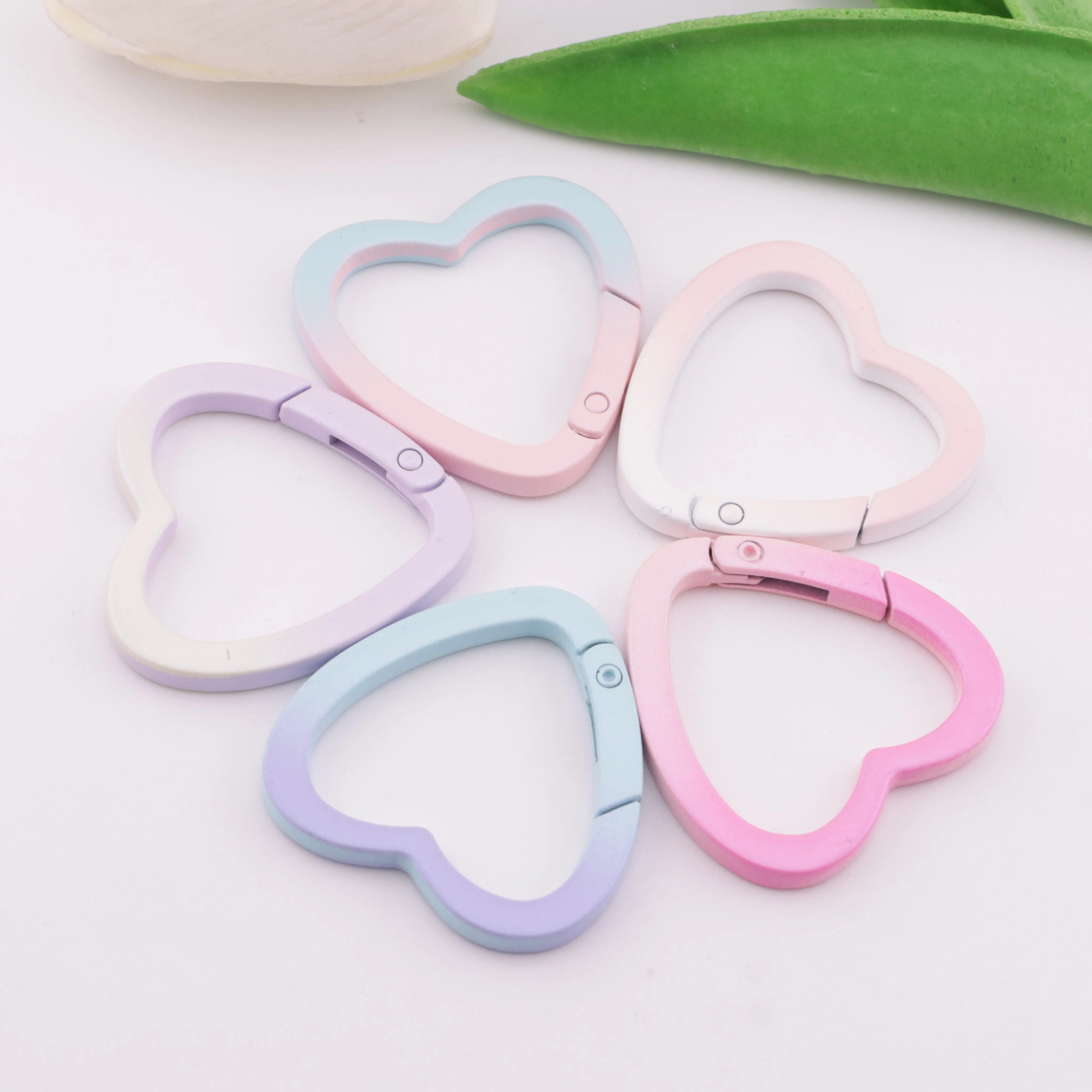 FS6197-34×34mm Heart Gradient-Color Keychain Ring Gradient-Color Heart Keychain - Zoe DIY Wholesale
