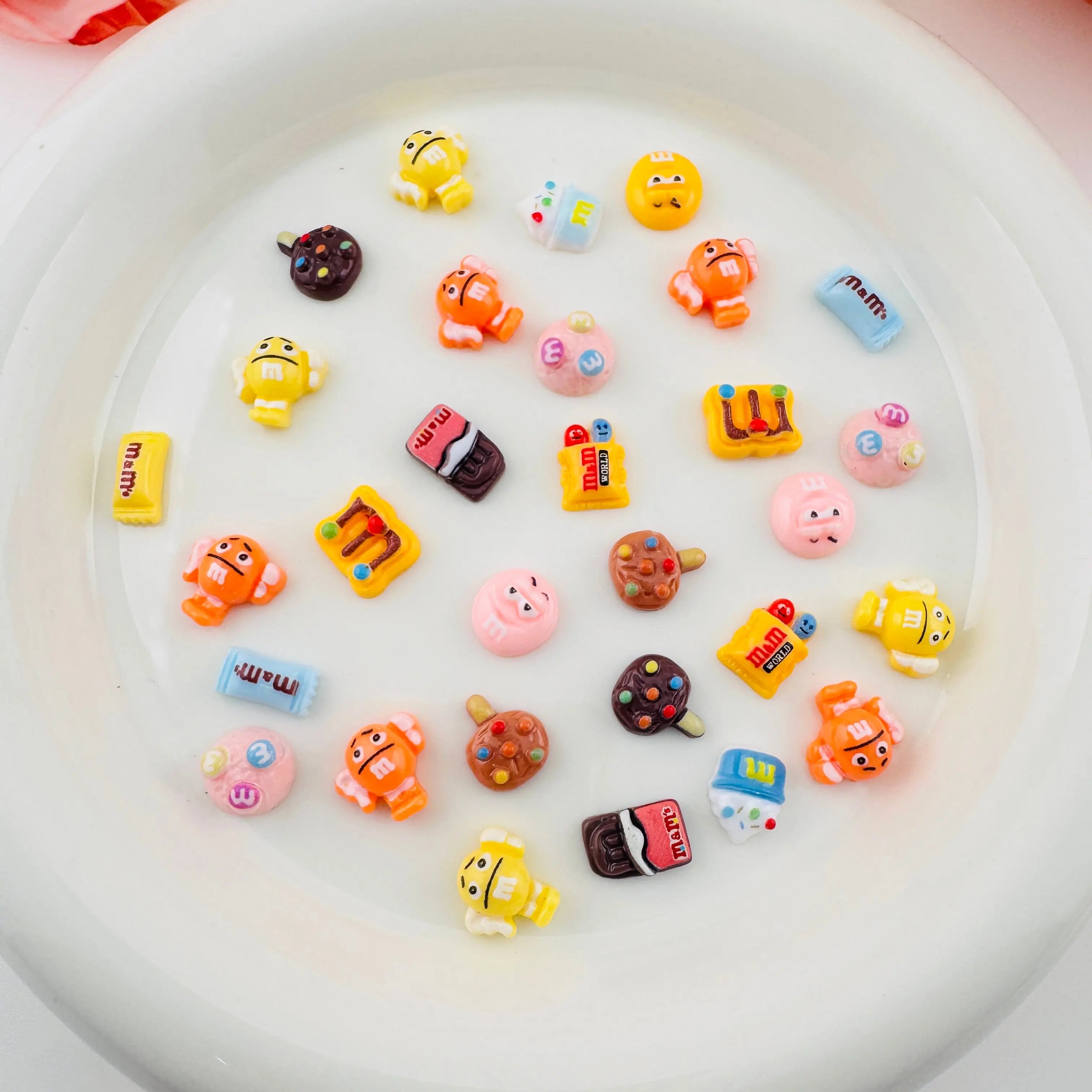FS18278-Random Mixed M&M Resin Nail Charms Zoe DIY Wholesale