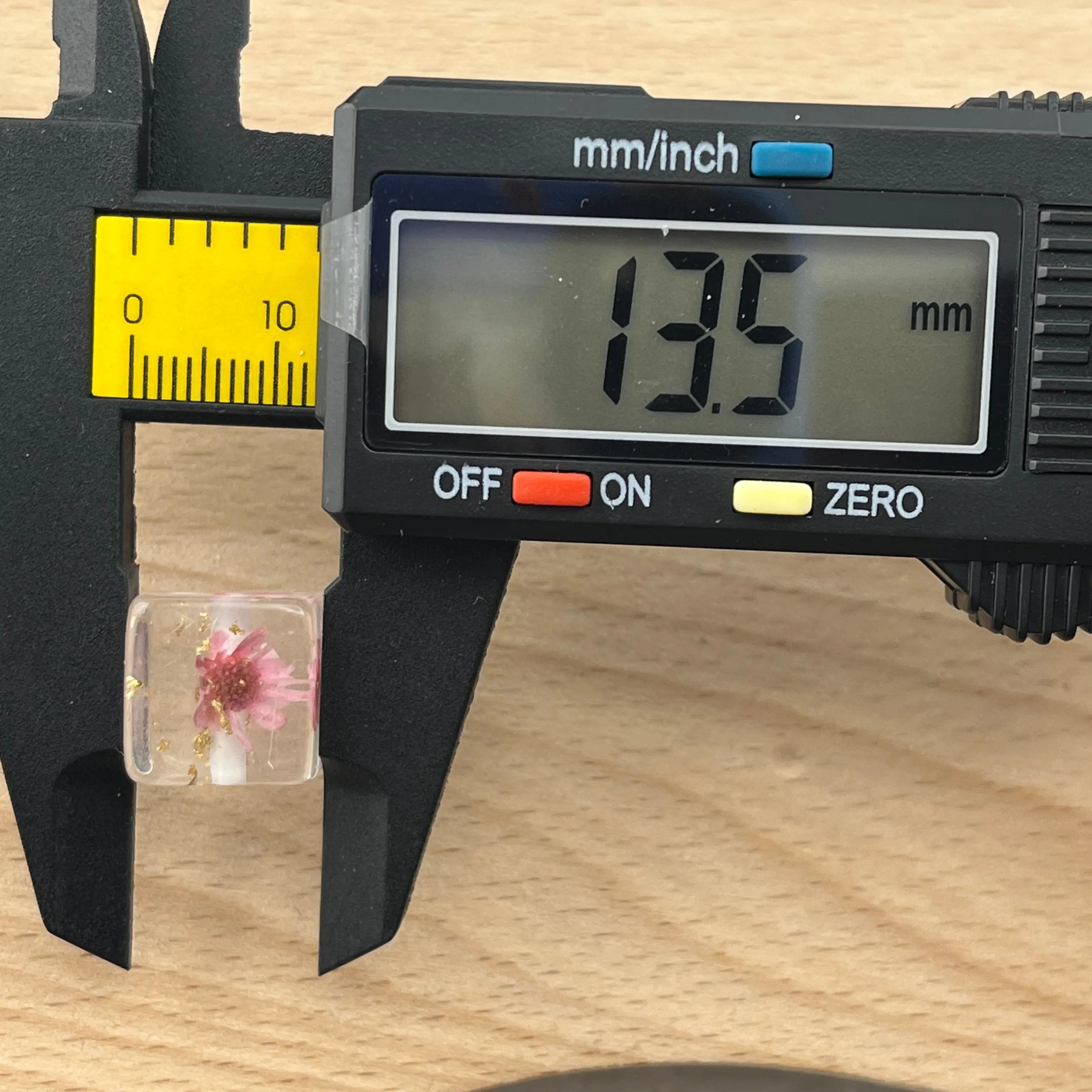 FS2120-14MM Square Dried Flower Resin Beads Mixed Color - Zoe DIY Wholesale
