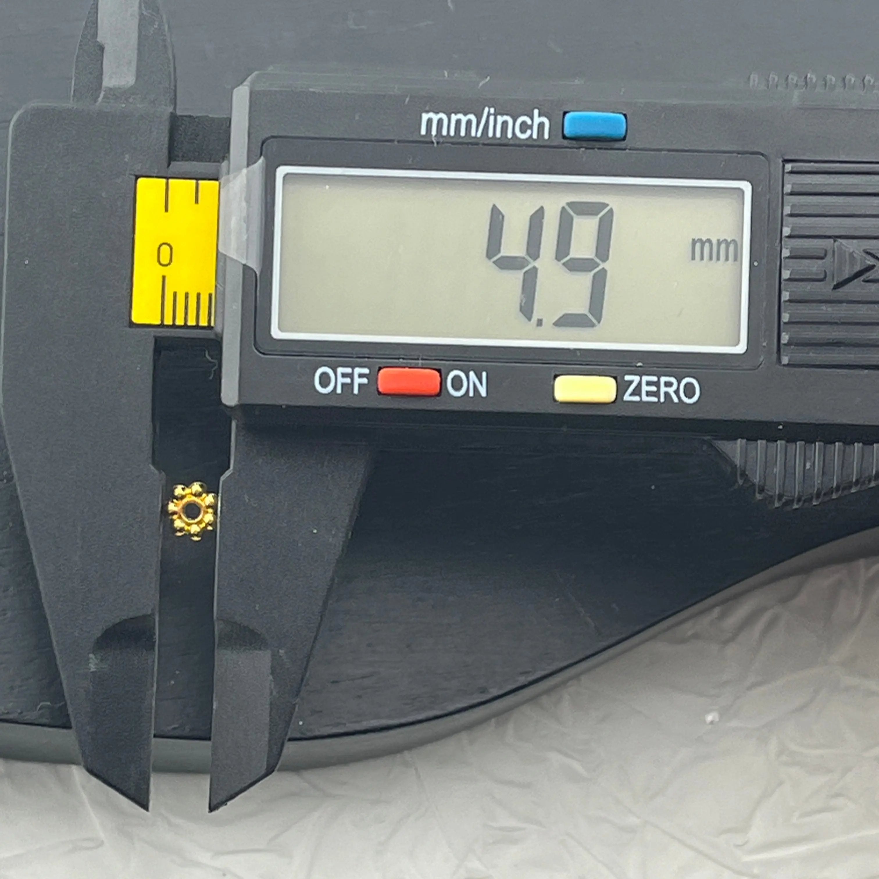 FS2506- 500PCS 5MM Metal Point Flower Spacers Zoe's DIY Shop