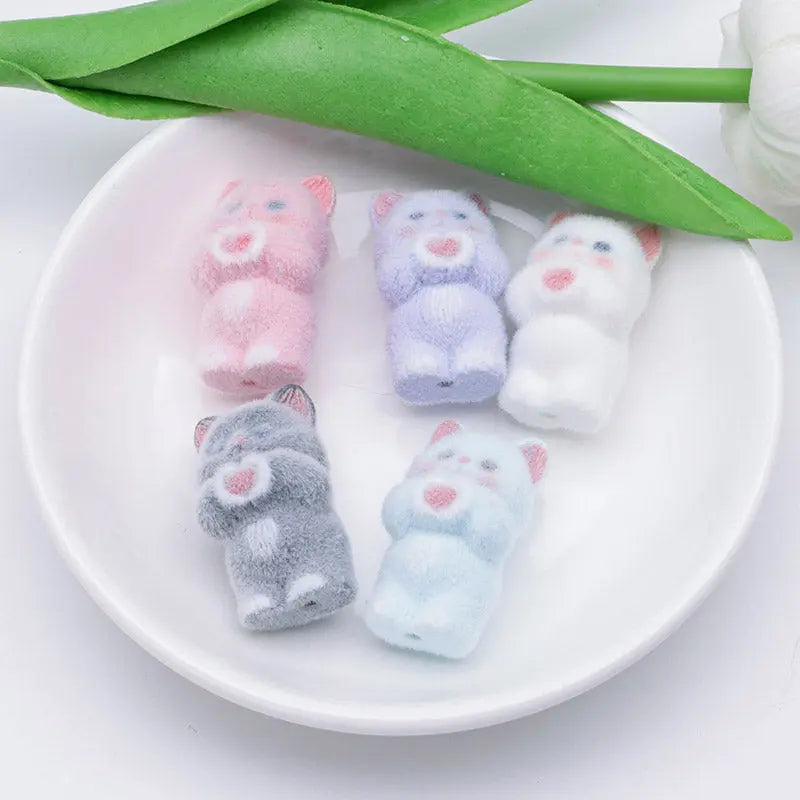 FS5209- Cat Holding A Loving Heart Flocked Three-Dimensional Beads Zoe's DIY Shop