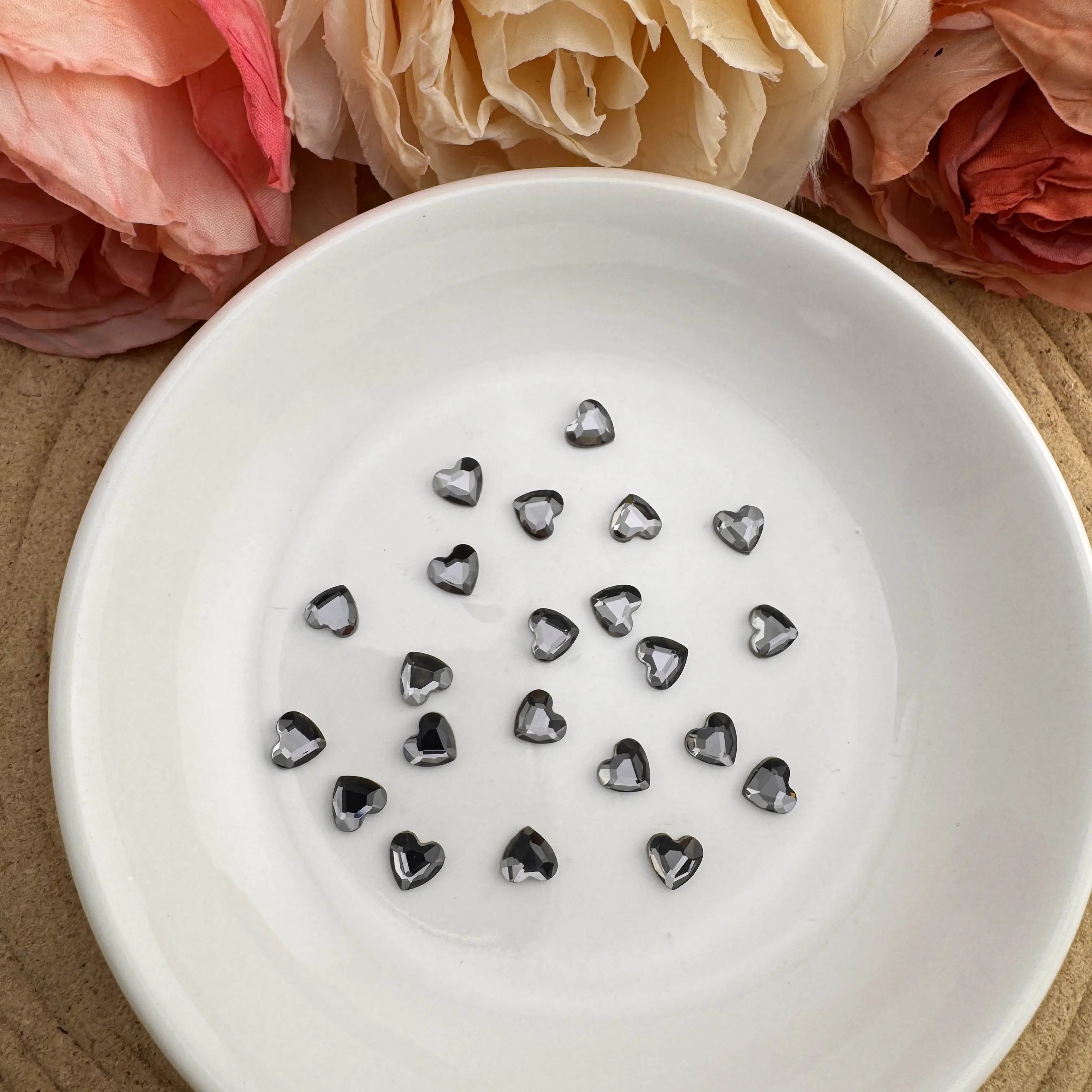 FS6555-About 6mm Crystal Heart Nail Charms For Making Nail Art Fancy Beads Pens Zoe DIY Wholesale