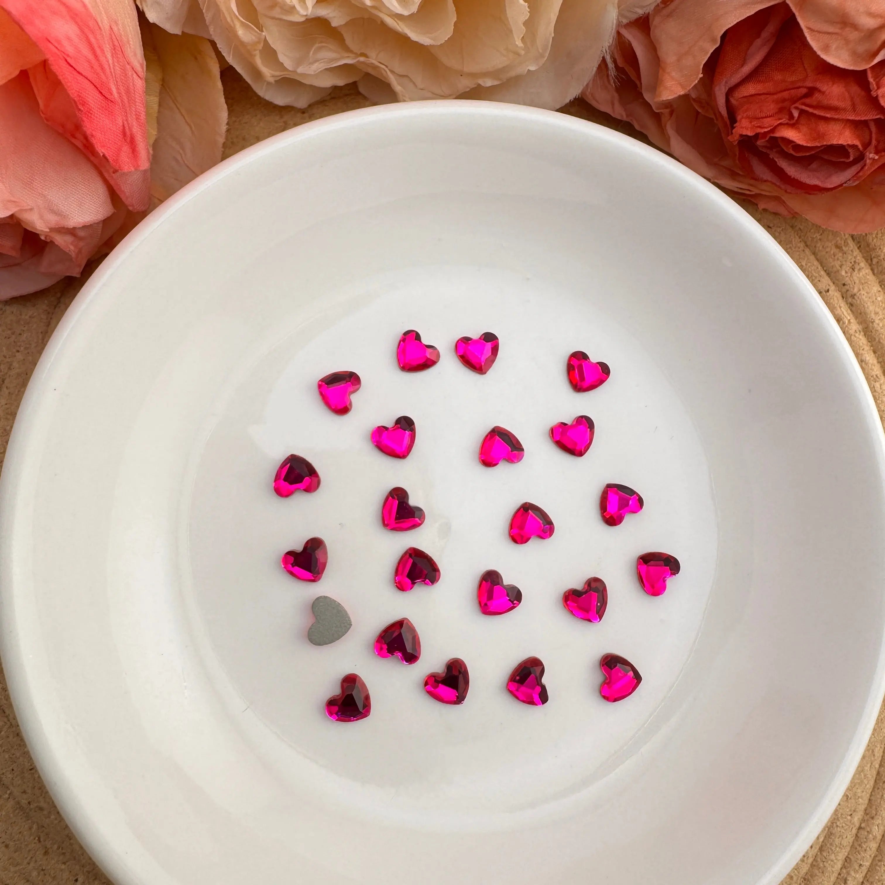 FS6555-About 6mm Crystal Heart Nail Charms For Making Nail Art Fancy Beads Pens Zoe DIY Wholesale