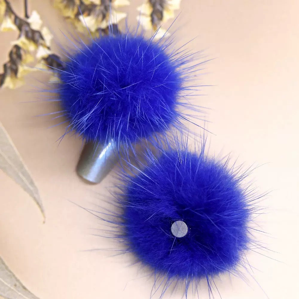 FS10230-Random Mixed PomPom Nail Charms
