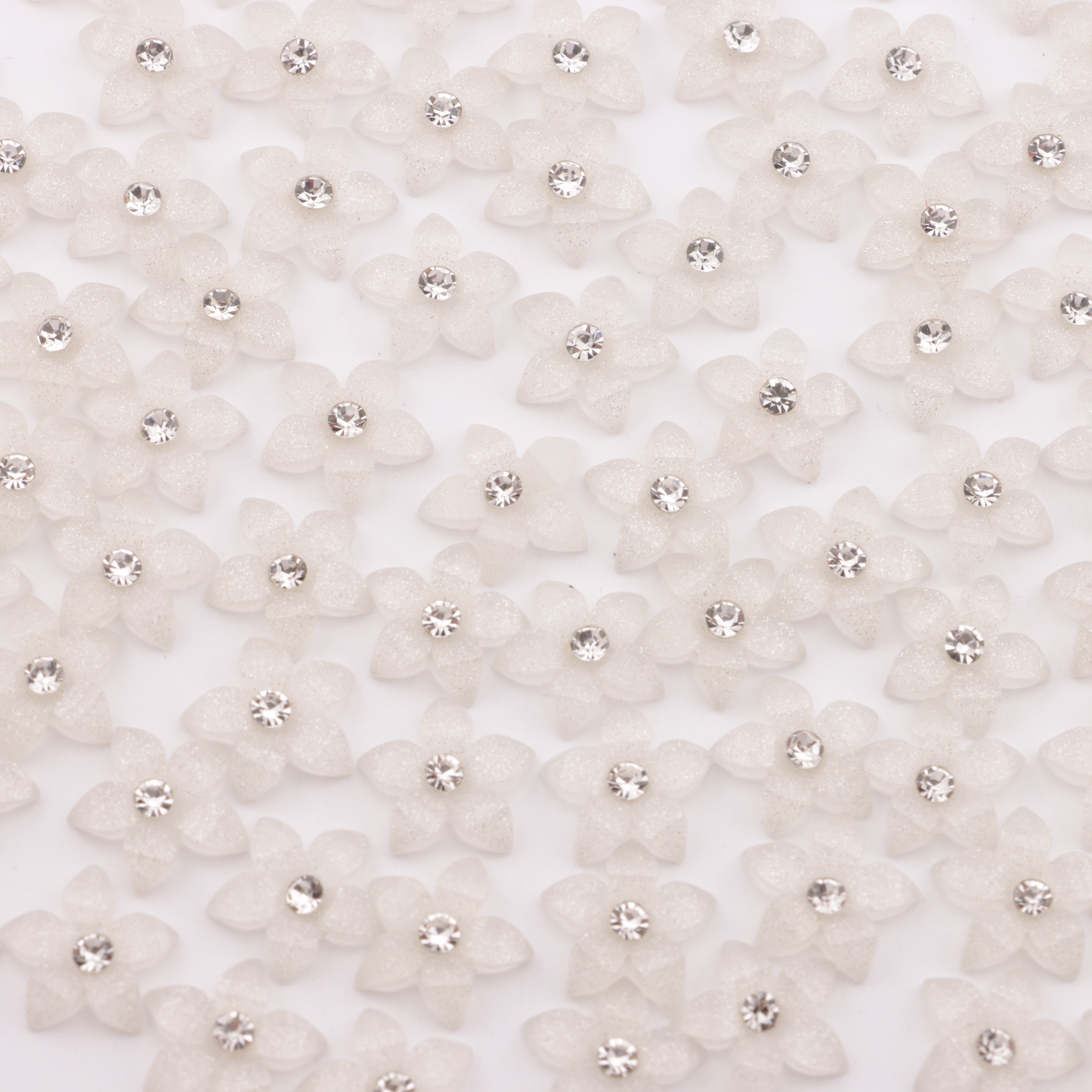 FS5731- 13mm Five-petal Flower Patch With Diamonds