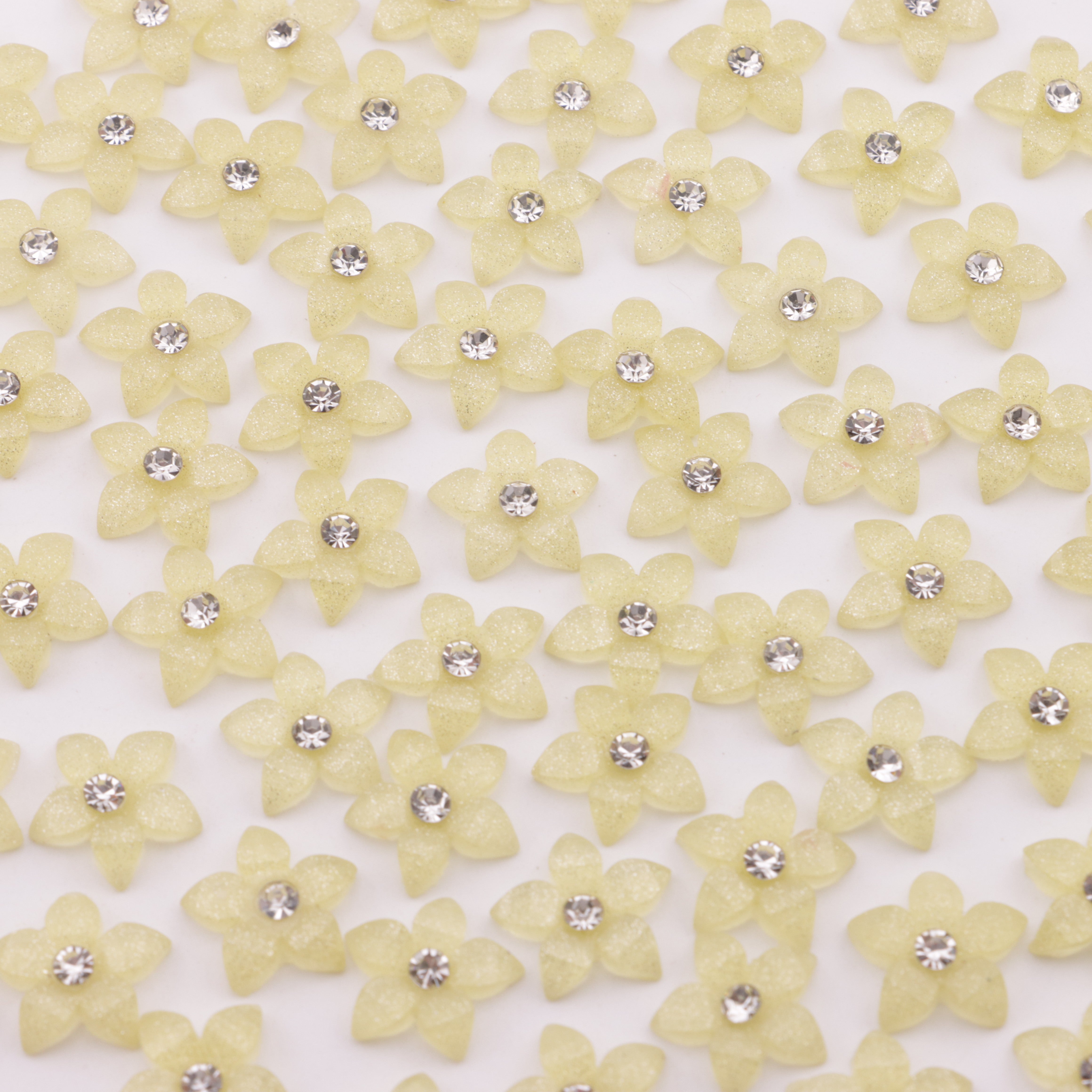 FS5731- 13mm Five-petal Flower Patch With Diamonds