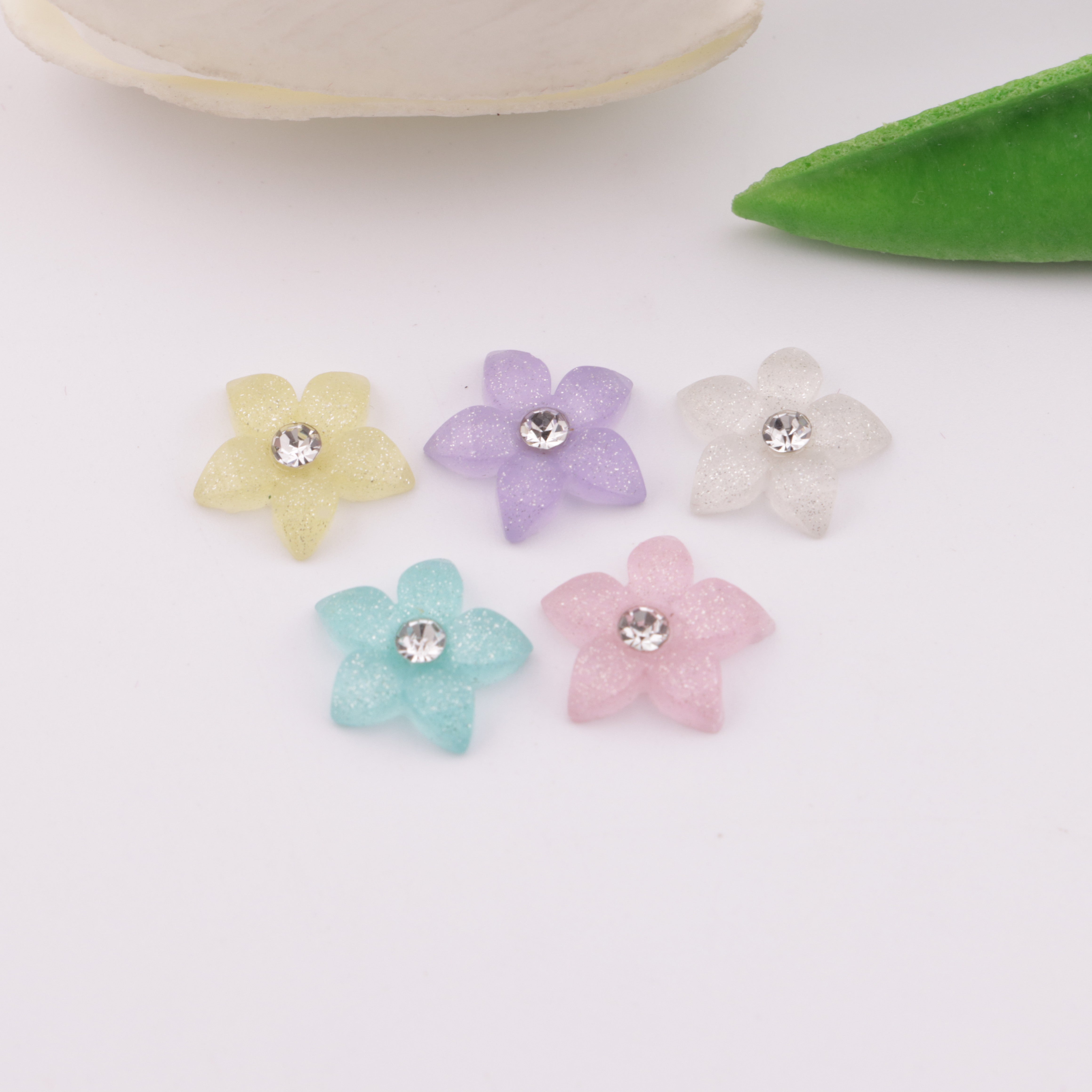 FS5731- 13mm Five-petal Flower Patch With Diamonds