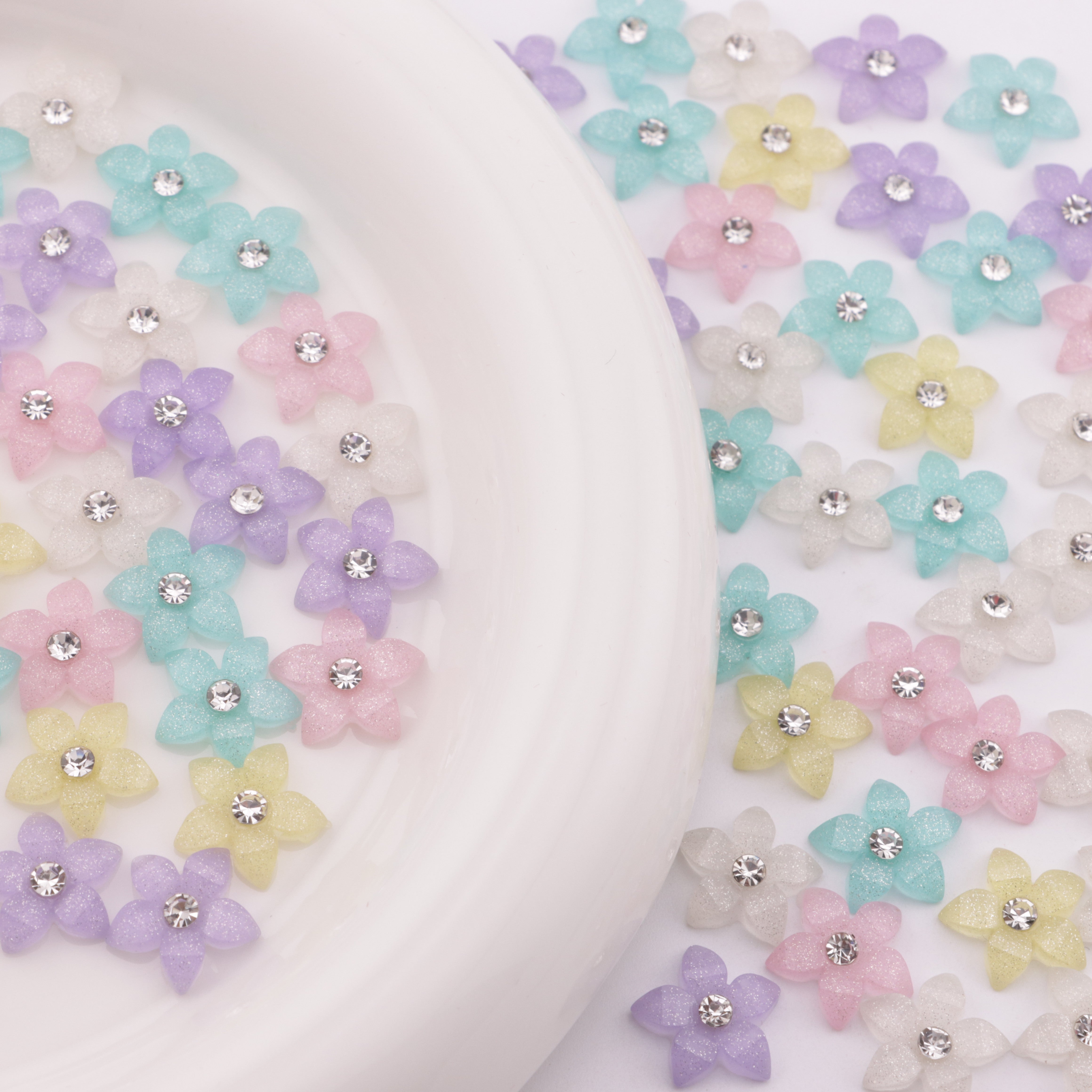 FS5731- 13mm Five-petal Flower Patch With Diamonds