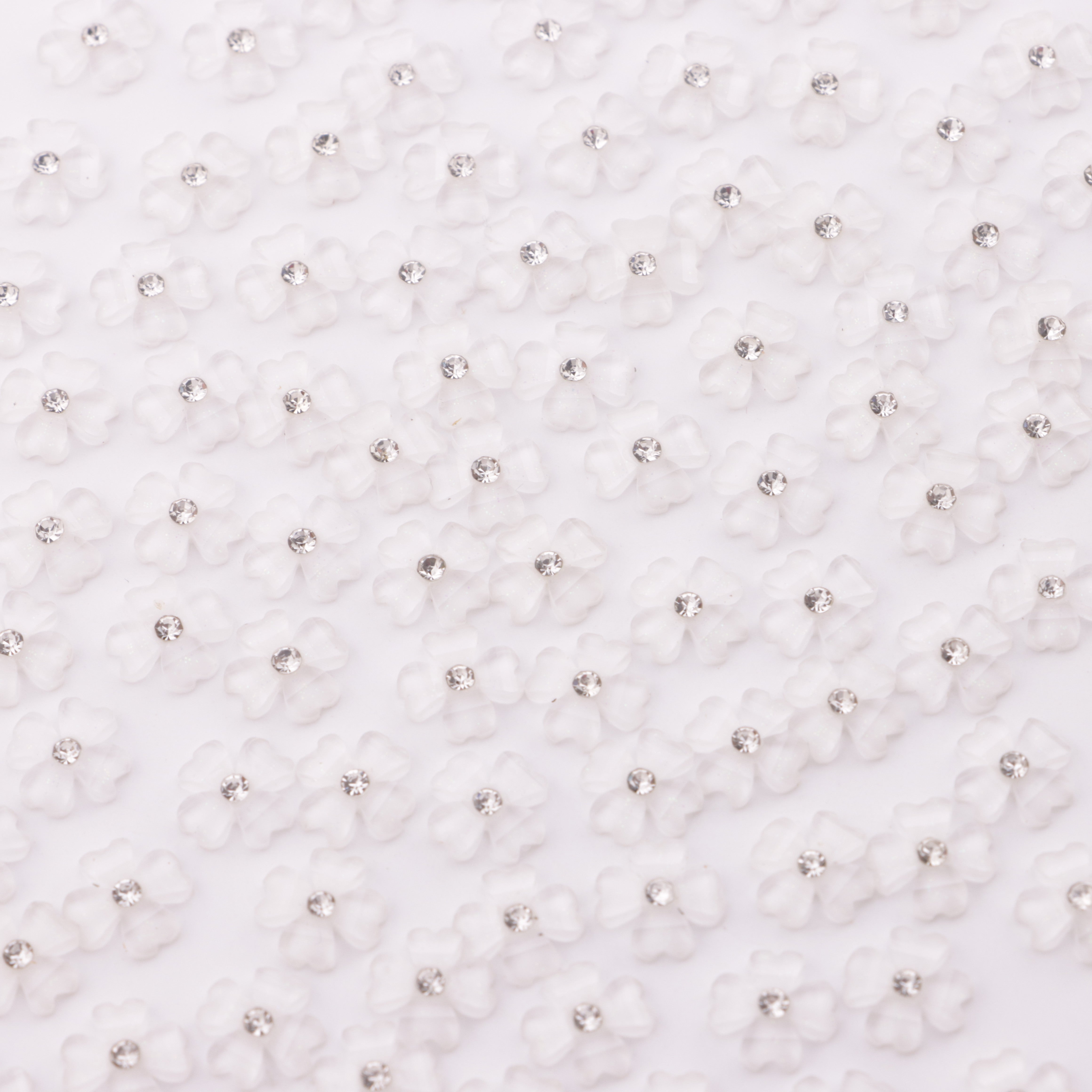 FS5711- 8.3mm Four-Petal Heart Flower Charms With Diamonds