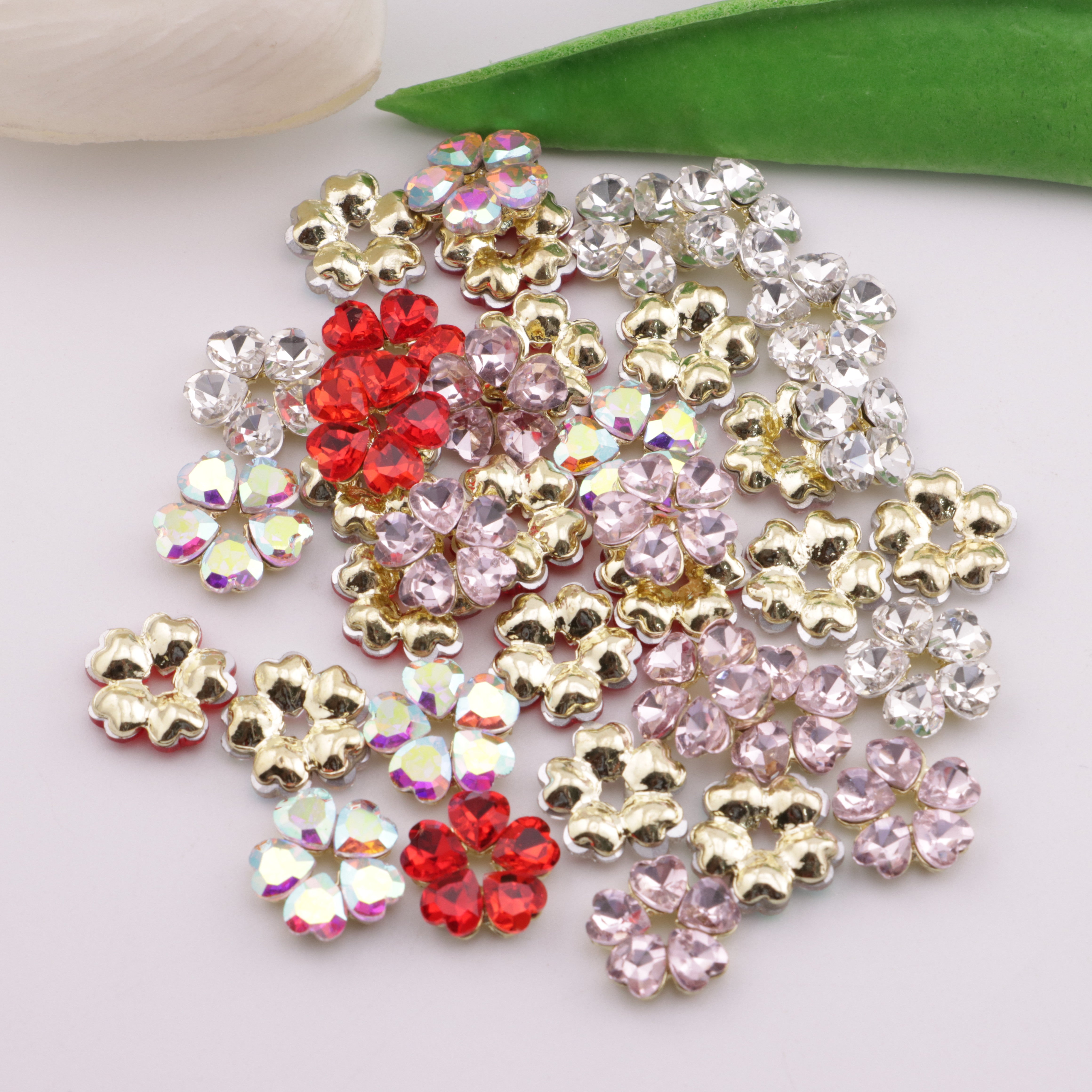 FS3994- 13*13mm Heart Flower Charms Five-Petal Heart-Shaped Flower Nail Stickers