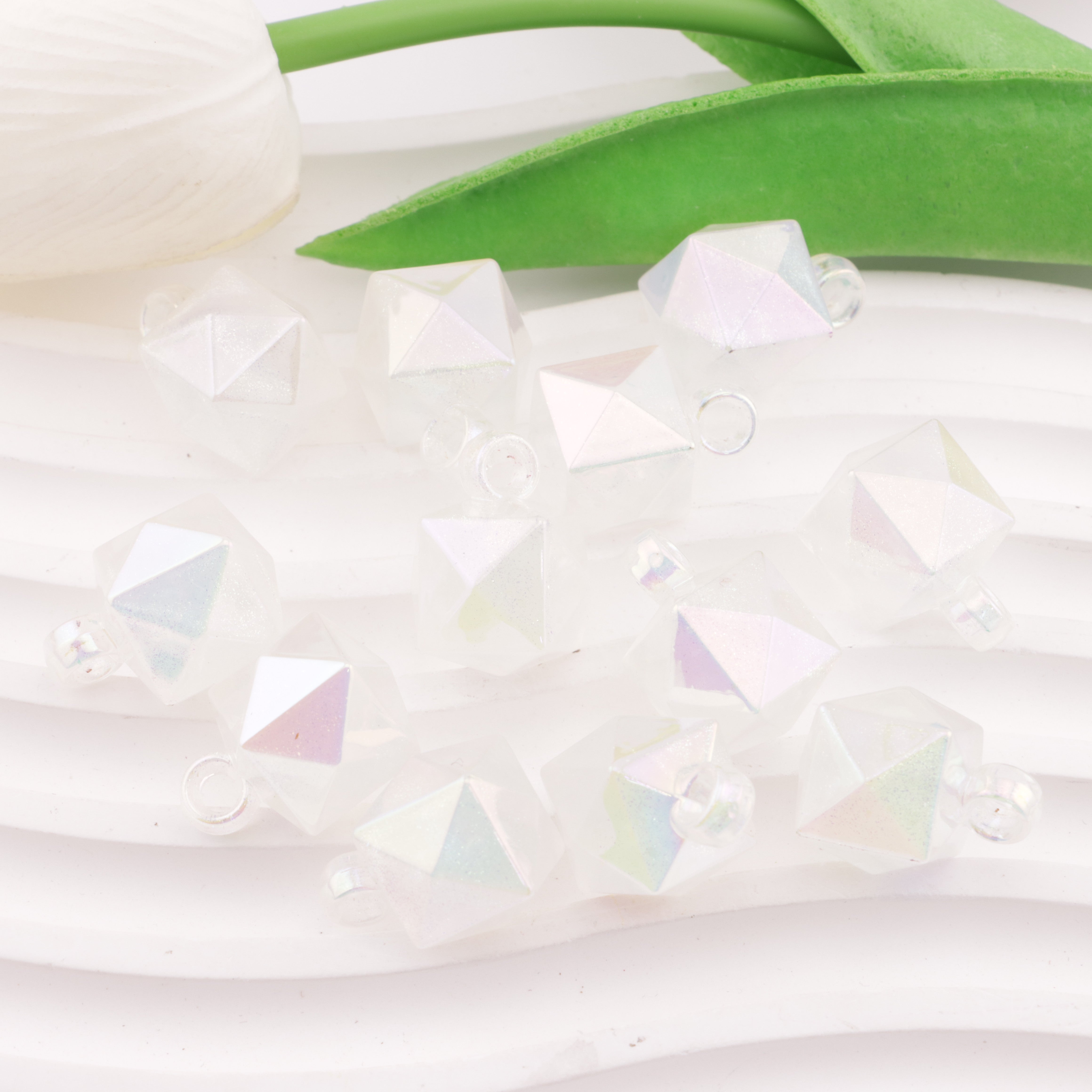 FS4105- 16mm Glowing Rhomb Beads Charms, Rhombus Fine Glittering Night-Light Car Hanging Pendant Beads