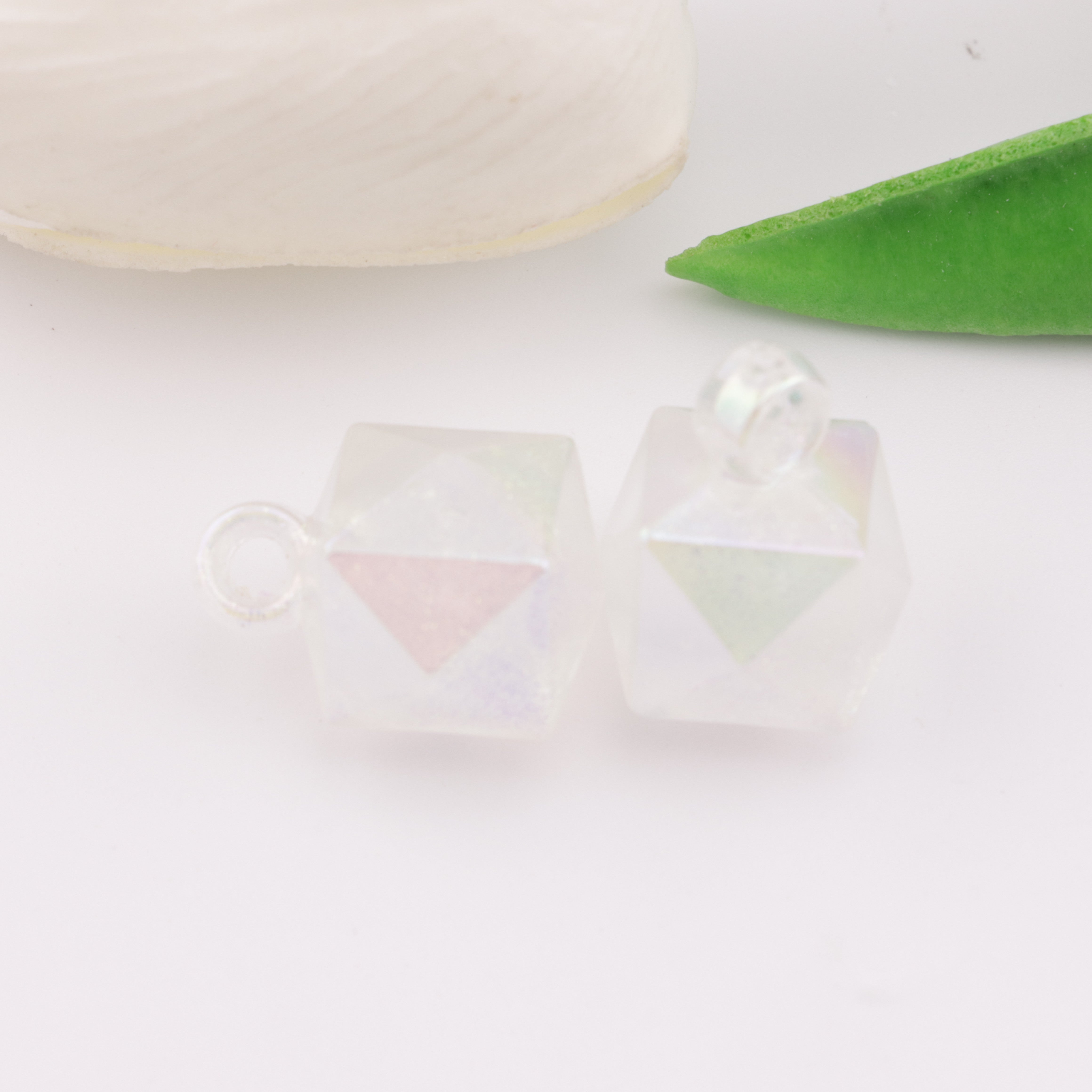 FS4105- 16mm Glowing Rhomb Beads Charms, Rhombus Fine Glittering Night-Light Car Hanging Pendant Beads