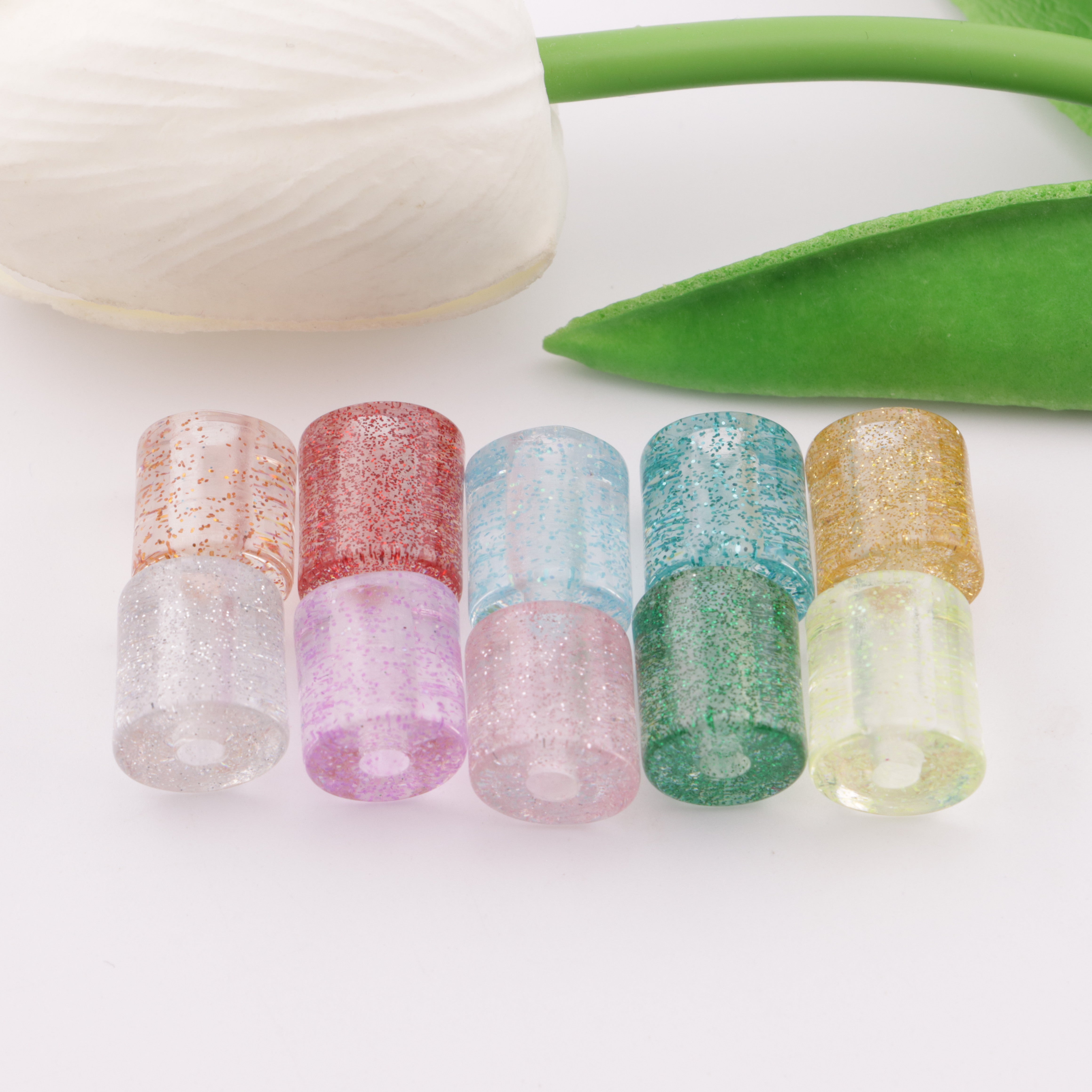 FS5888- 12.5mm High, 11mm Diameter, Cylindrical Resin Beads With Fine Glitter
