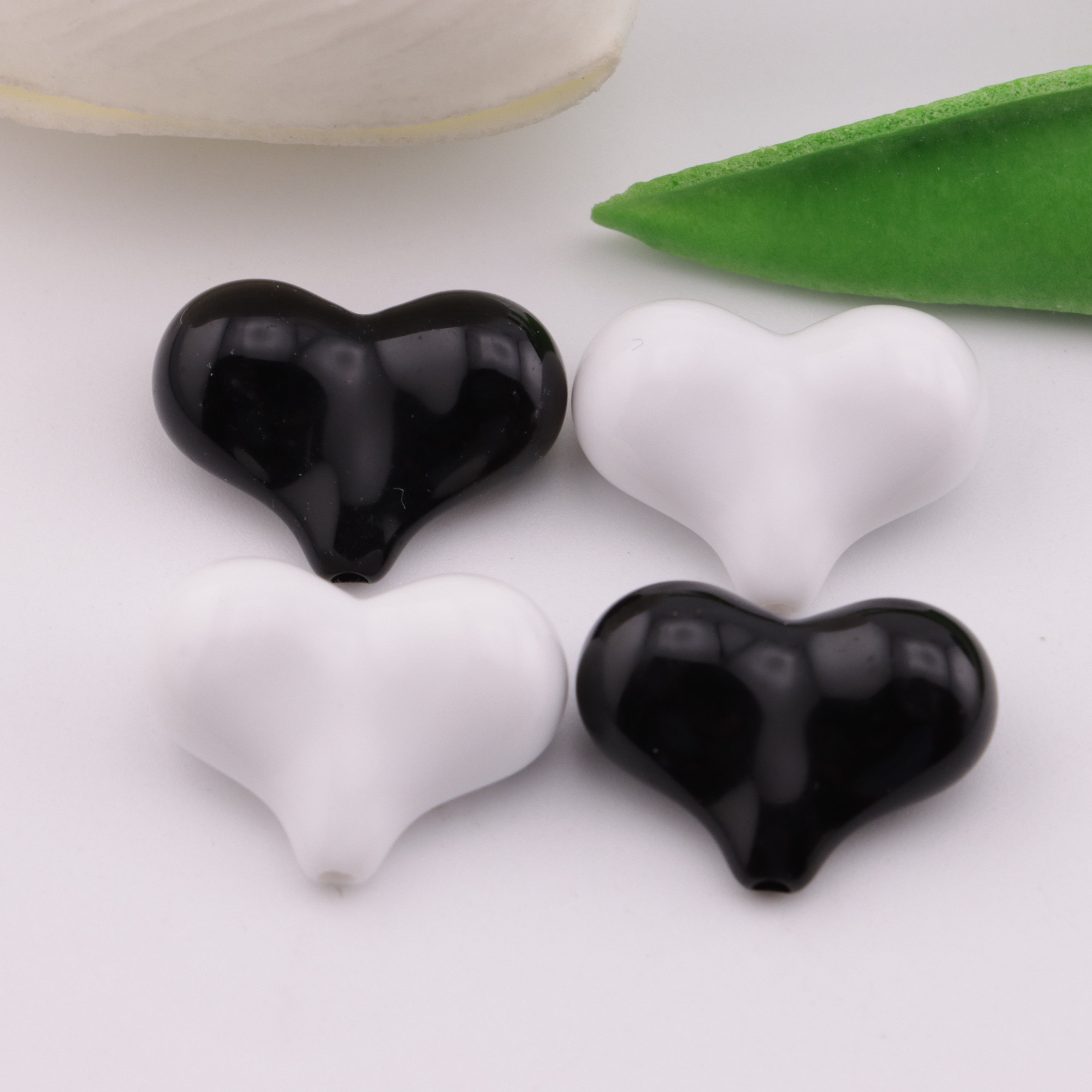 FS5708- 16×21mm Heart-shaped Acrylic Beads