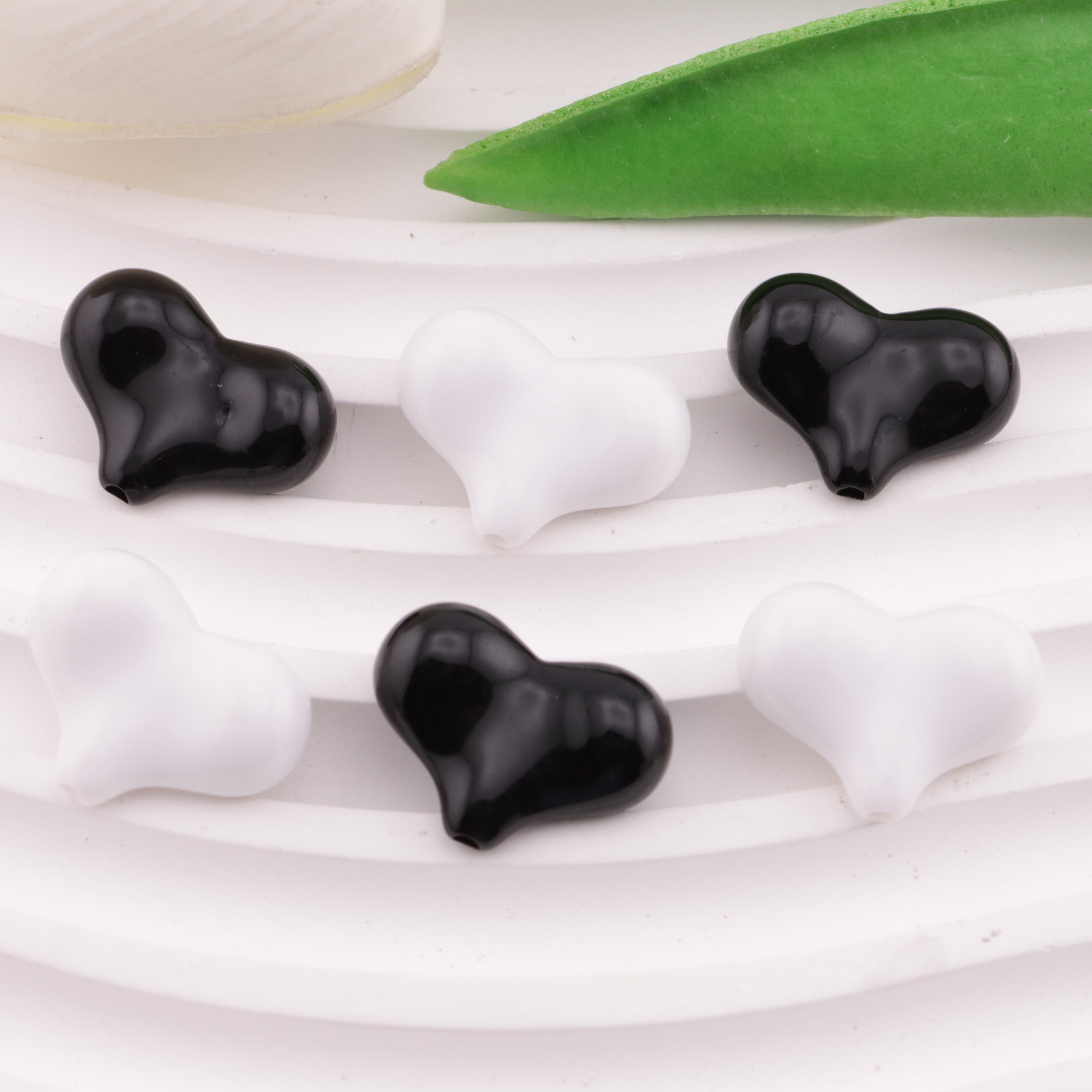 FS5708- 16×21mm Heart-shaped Acrylic Beads