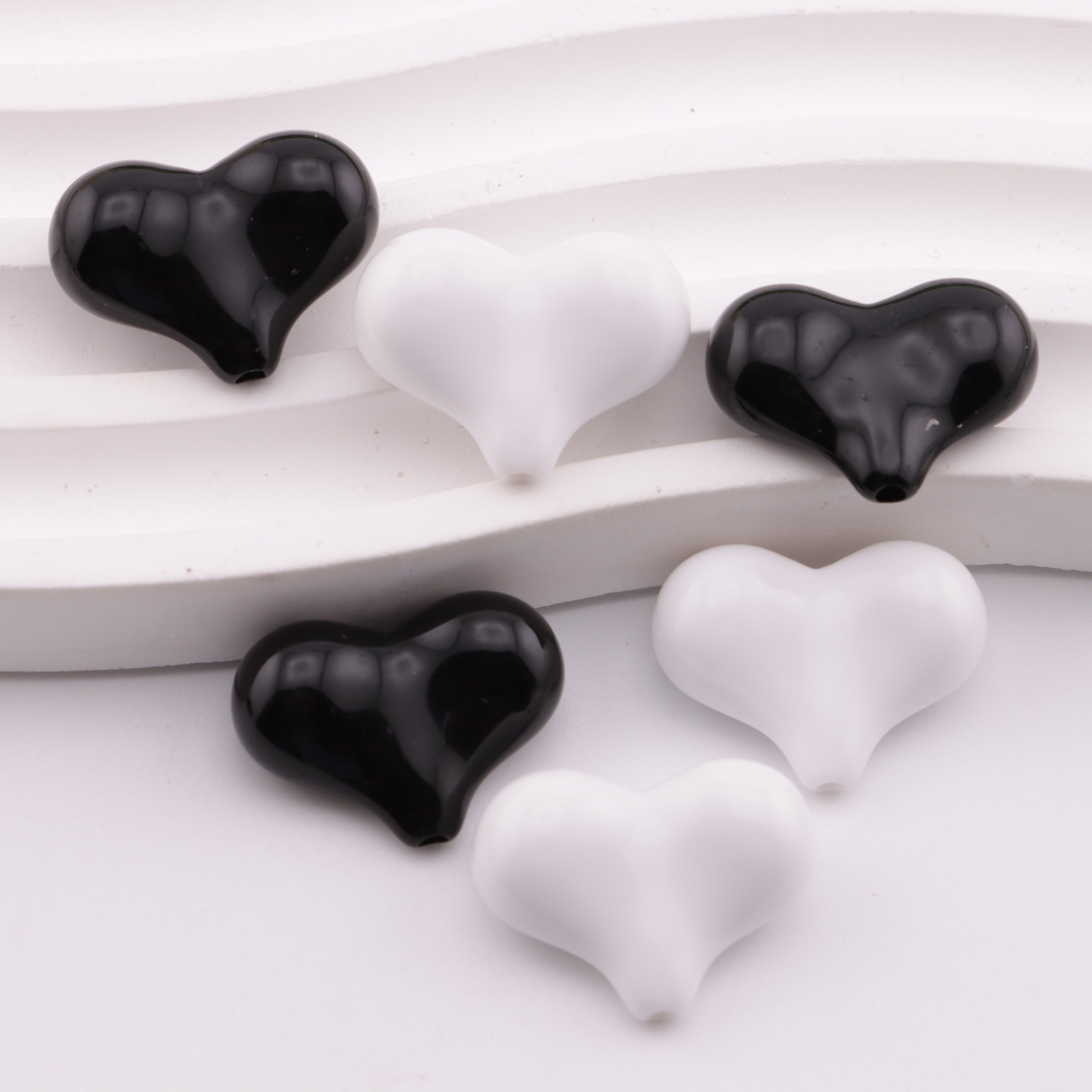 FS5708- 16×21mm Heart-shaped Acrylic Beads
