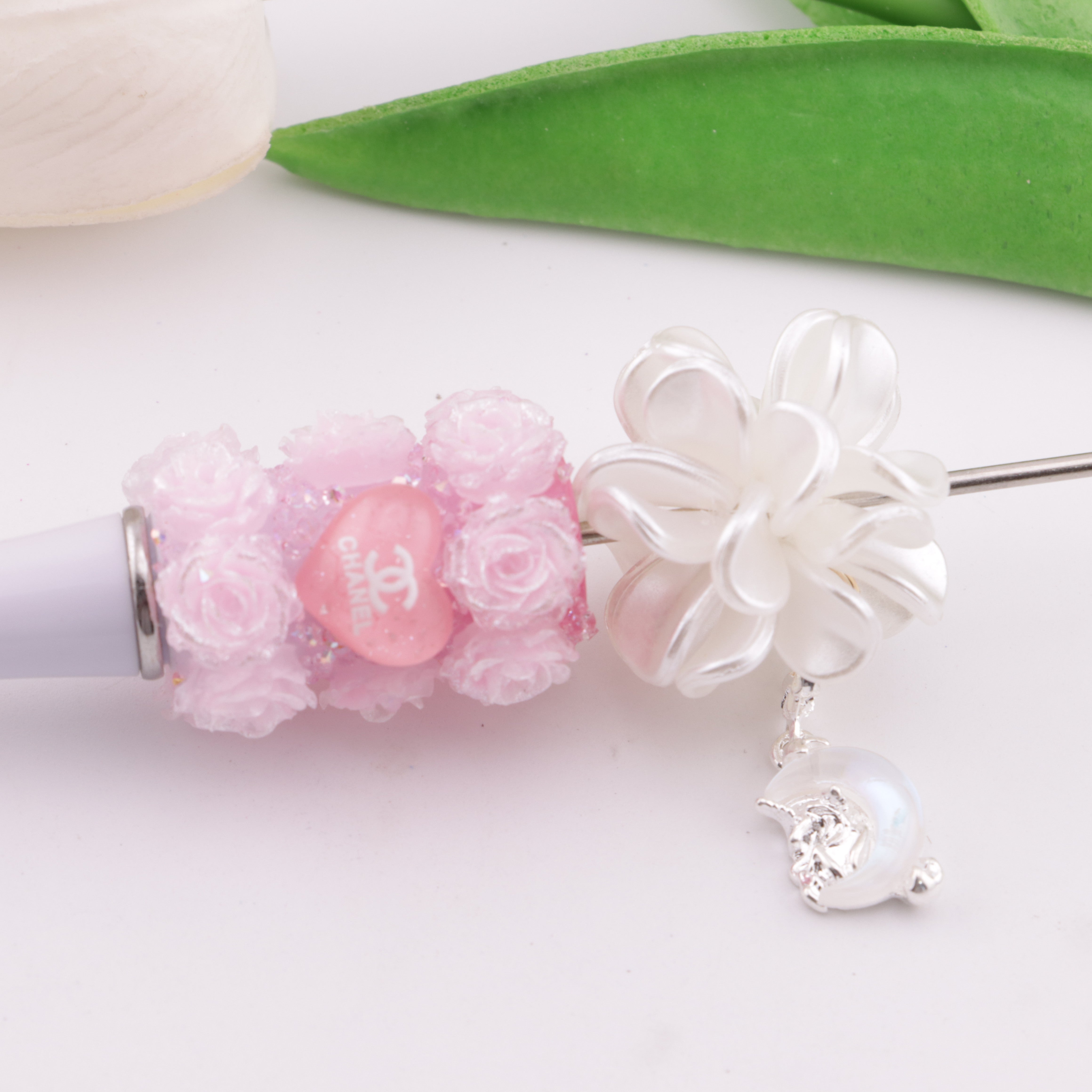 FS1013- 28MM Pearl Looking Flower Beads With Ring Connector Fit For Beadable Pens