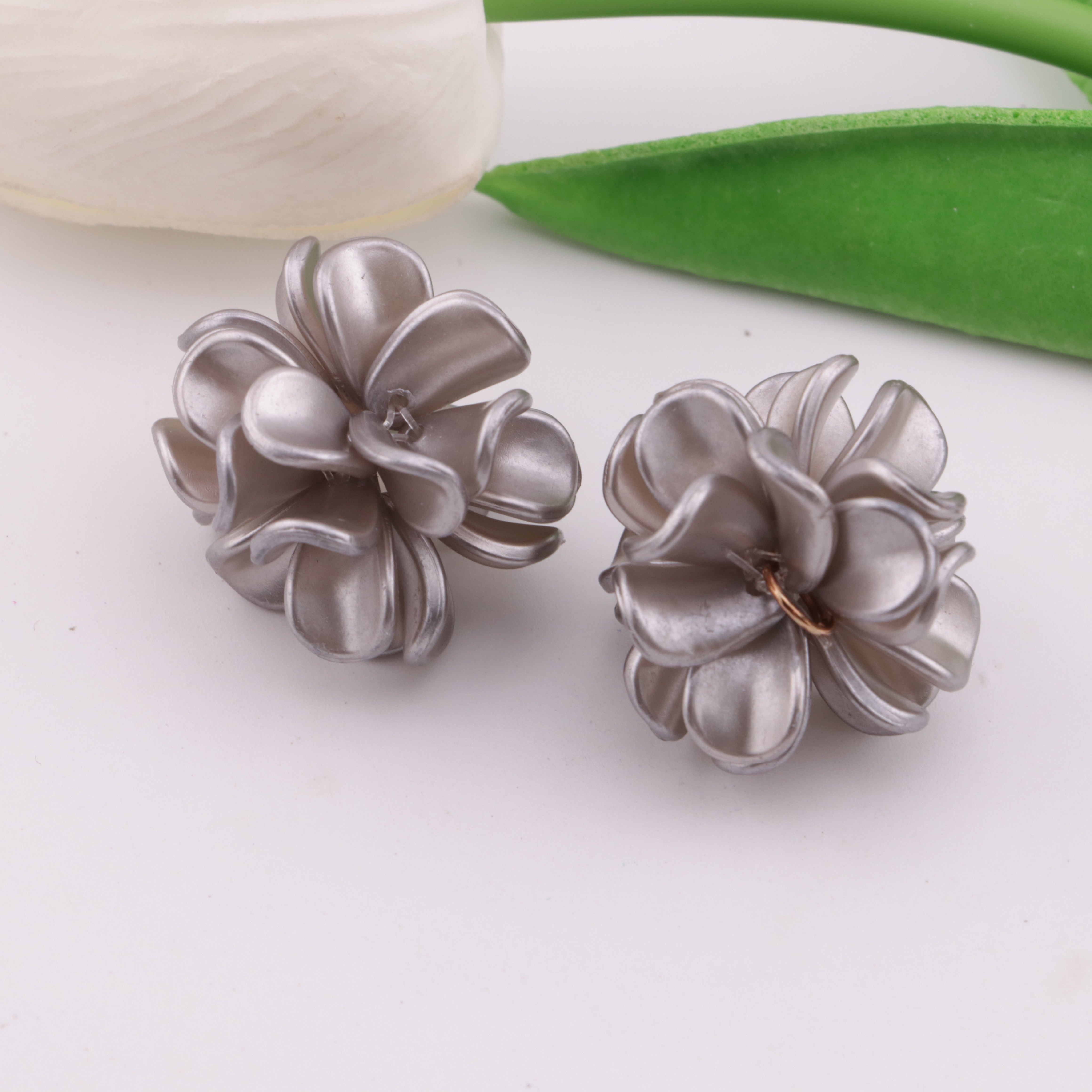 FS1013- 28MM Pearl Looking Flower Beads With Ring Connector Fit For Beadable Pens