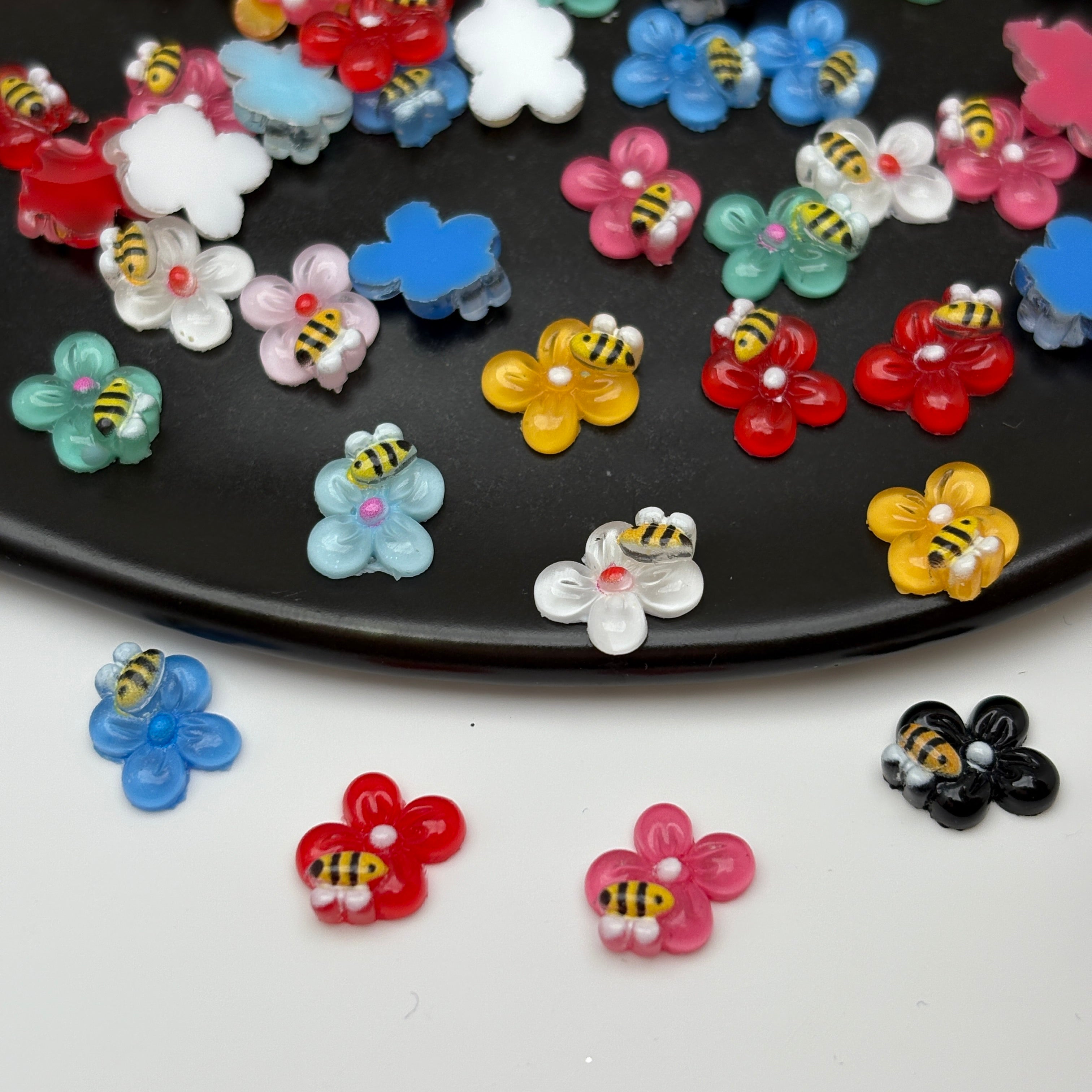 FS5409- 8*10mm Bee In Flower Charms Small Bee Patches On Flowers