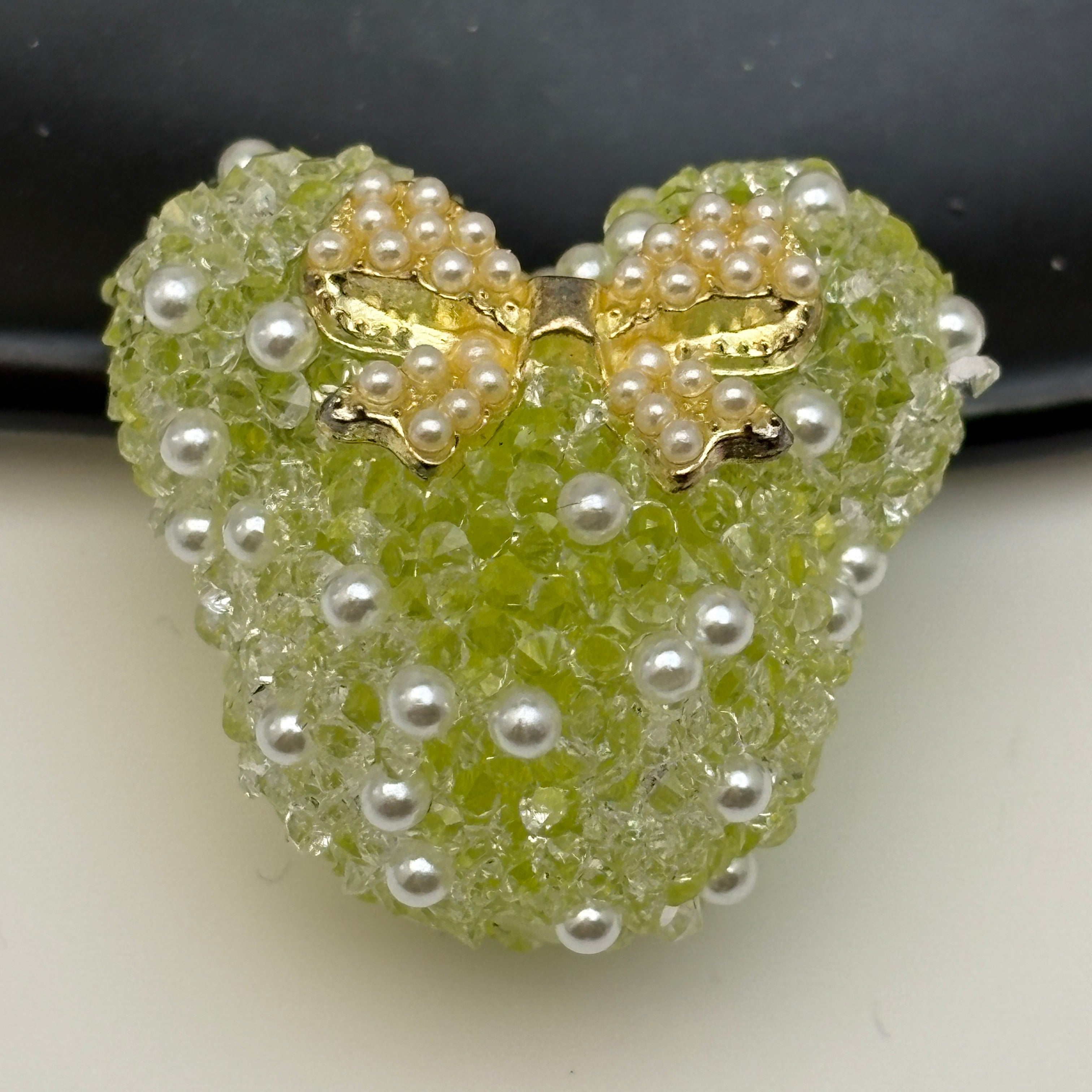 FS5433- 28Mm Pearl And Diamonds Bow Mickey Beads Pearl And Diamond-Added Bow-Knot Mickey Head Beads