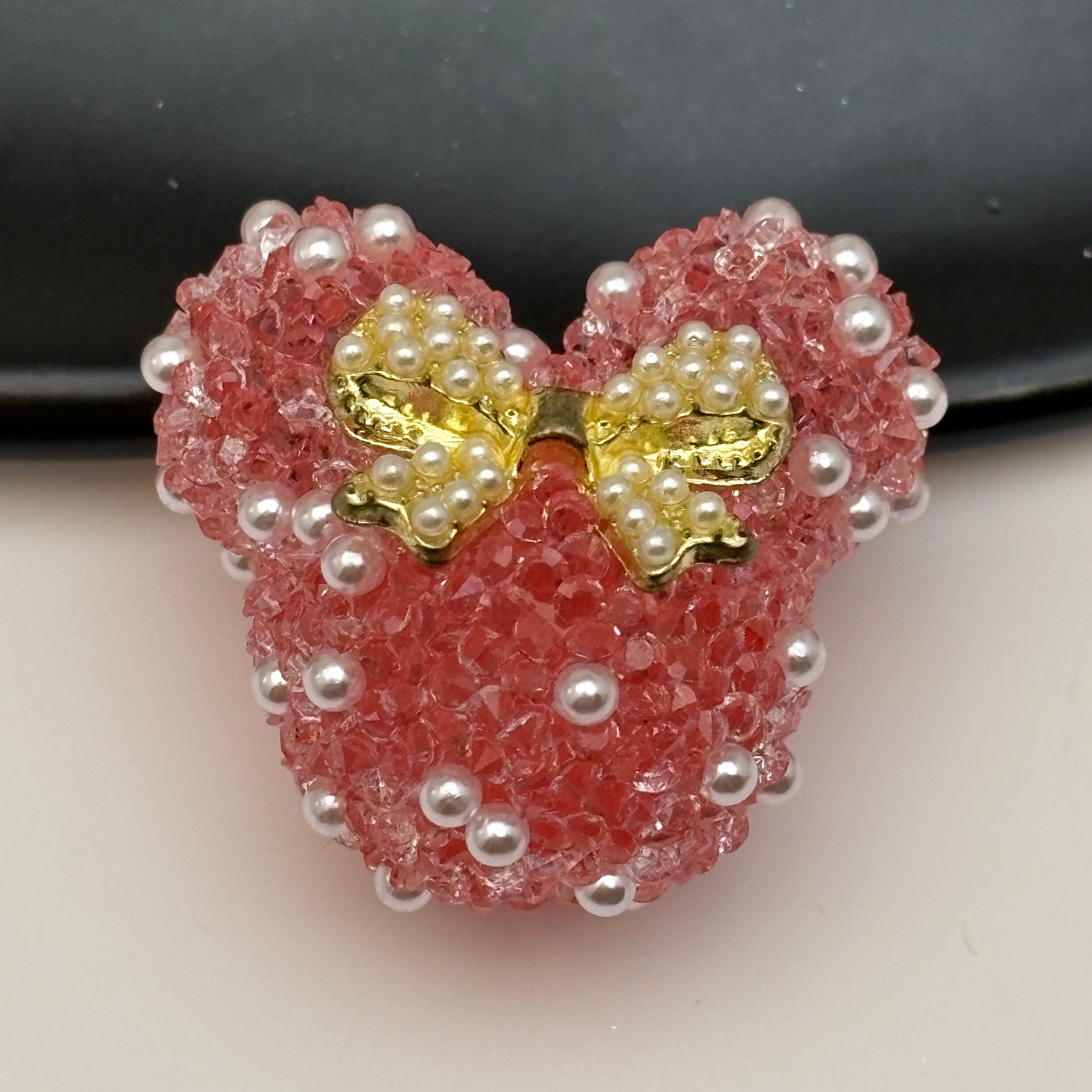FS5433- 28Mm Pearl And Diamonds Bow Mickey Beads Pearl And Diamond-Added Bow-Knot Mickey Head Beads
