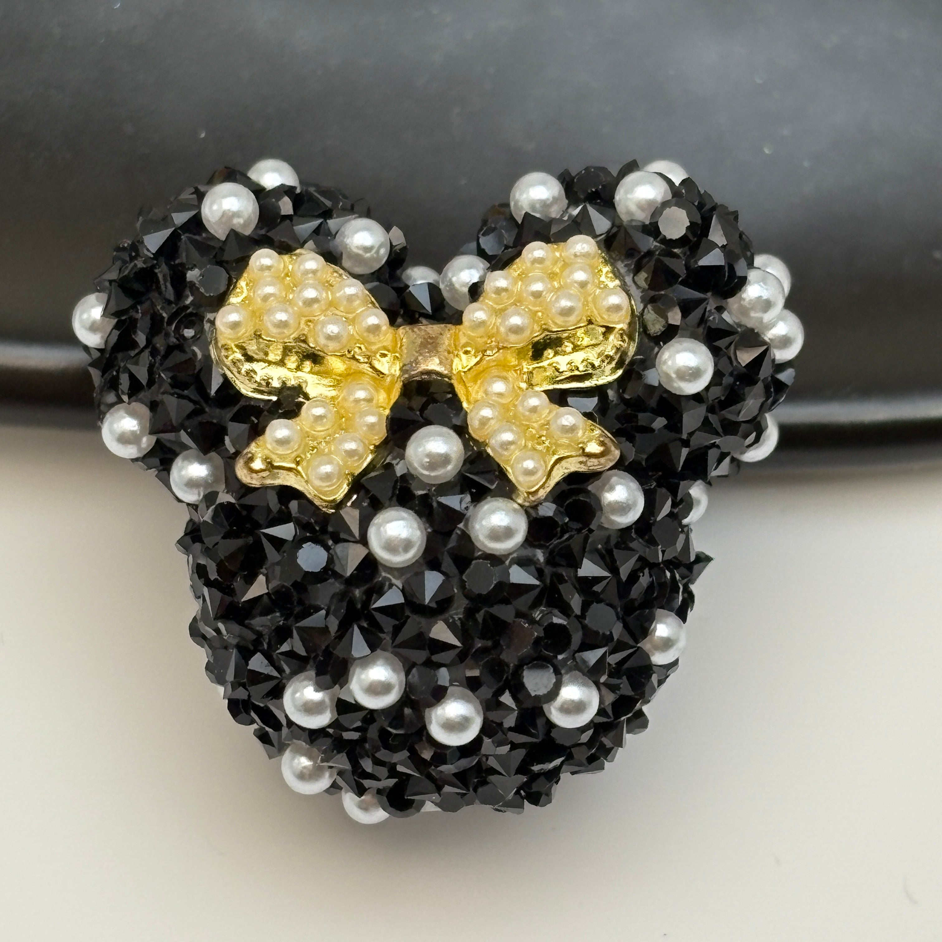 FS5433- 28Mm Pearl And Diamonds Bow Mickey Beads Pearl And Diamond-Added Bow-Knot Mickey Head Beads