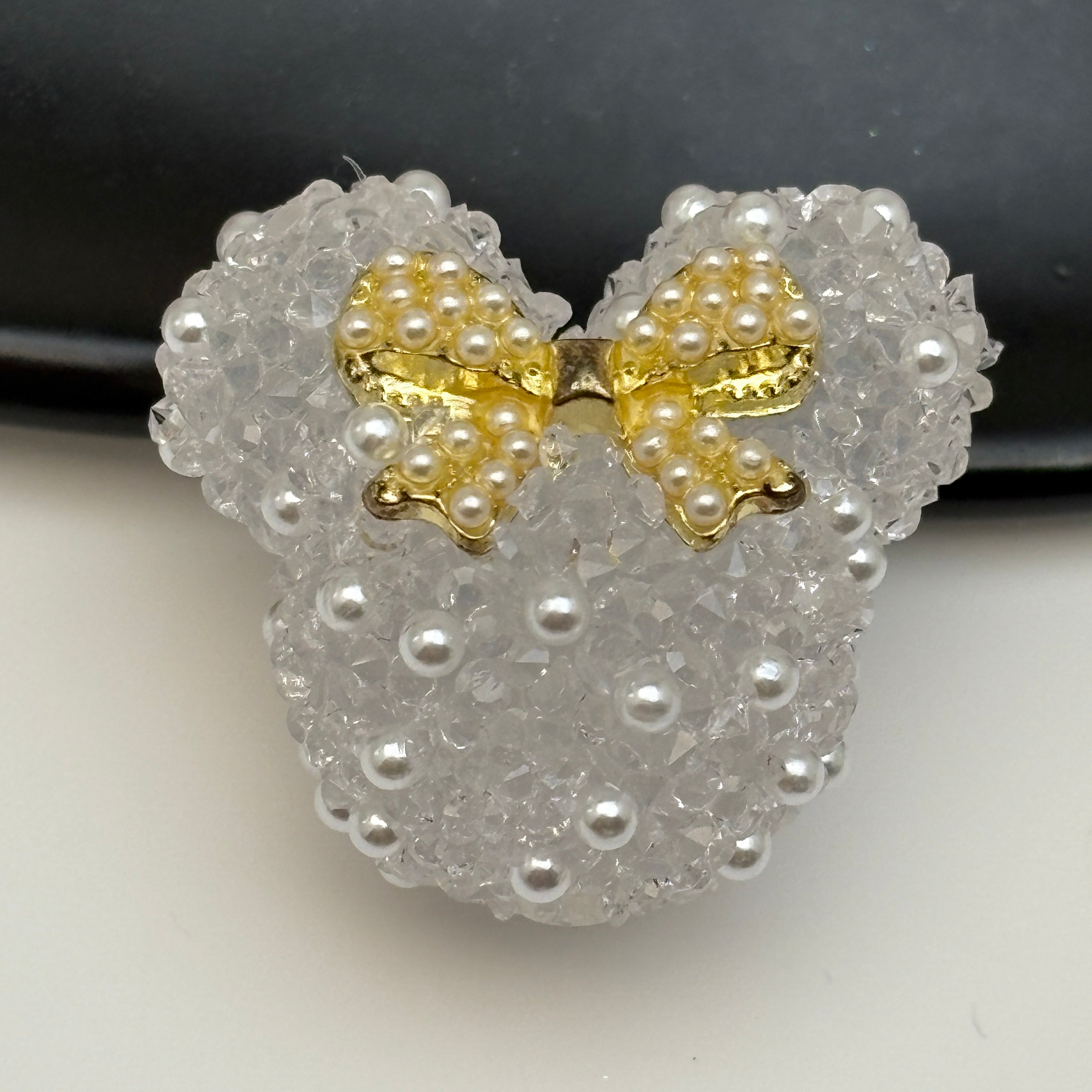 FS5433- 28Mm Pearl And Diamonds Bow Mickey Beads Pearl And Diamond-Added Bow-Knot Mickey Head Beads