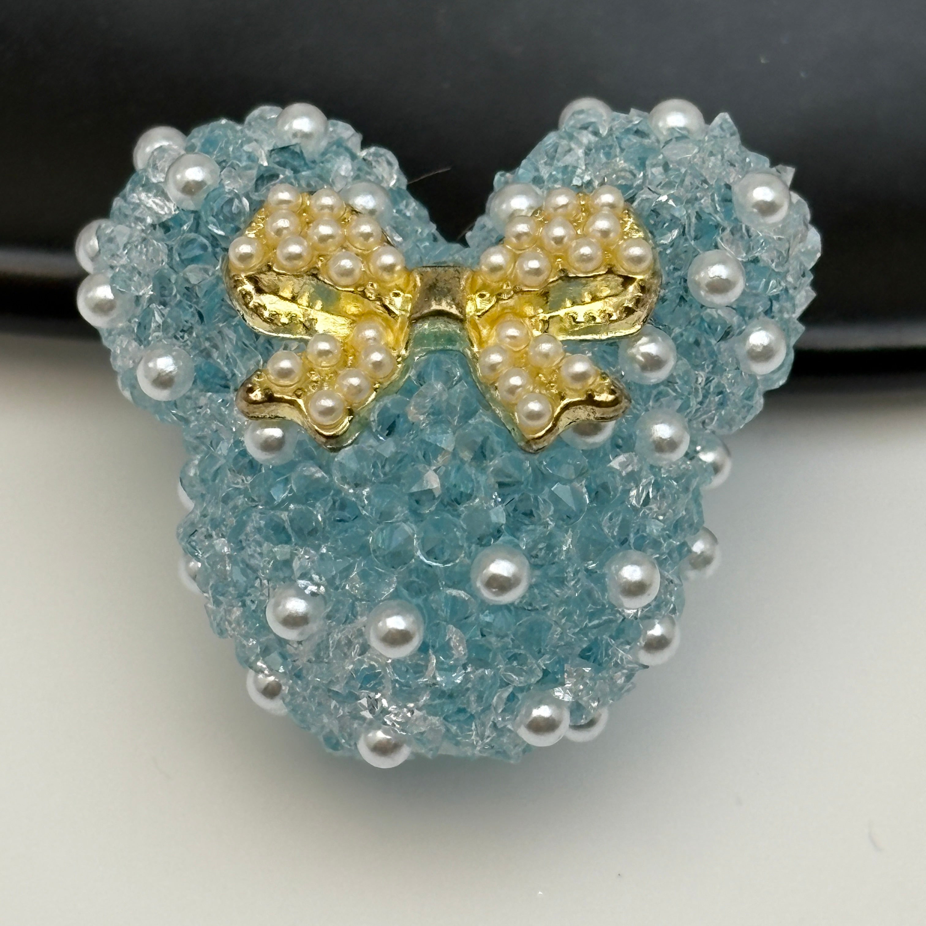 FS5433- 28Mm Pearl And Diamonds Bow Mickey Beads Pearl And Diamond-Added Bow-Knot Mickey Head Beads