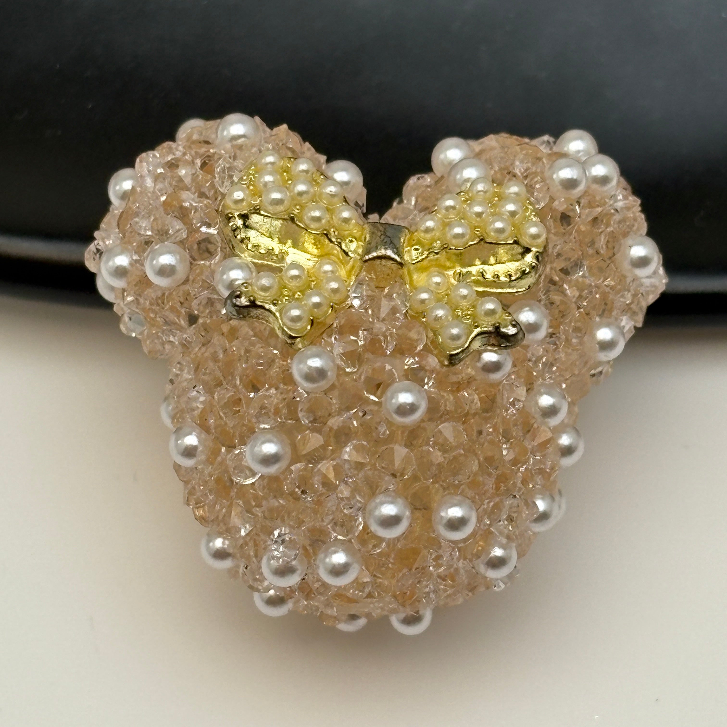 FS5433- 28Mm Pearl And Diamonds Bow Mickey Beads Pearl And Diamond-Added Bow-Knot Mickey Head Beads