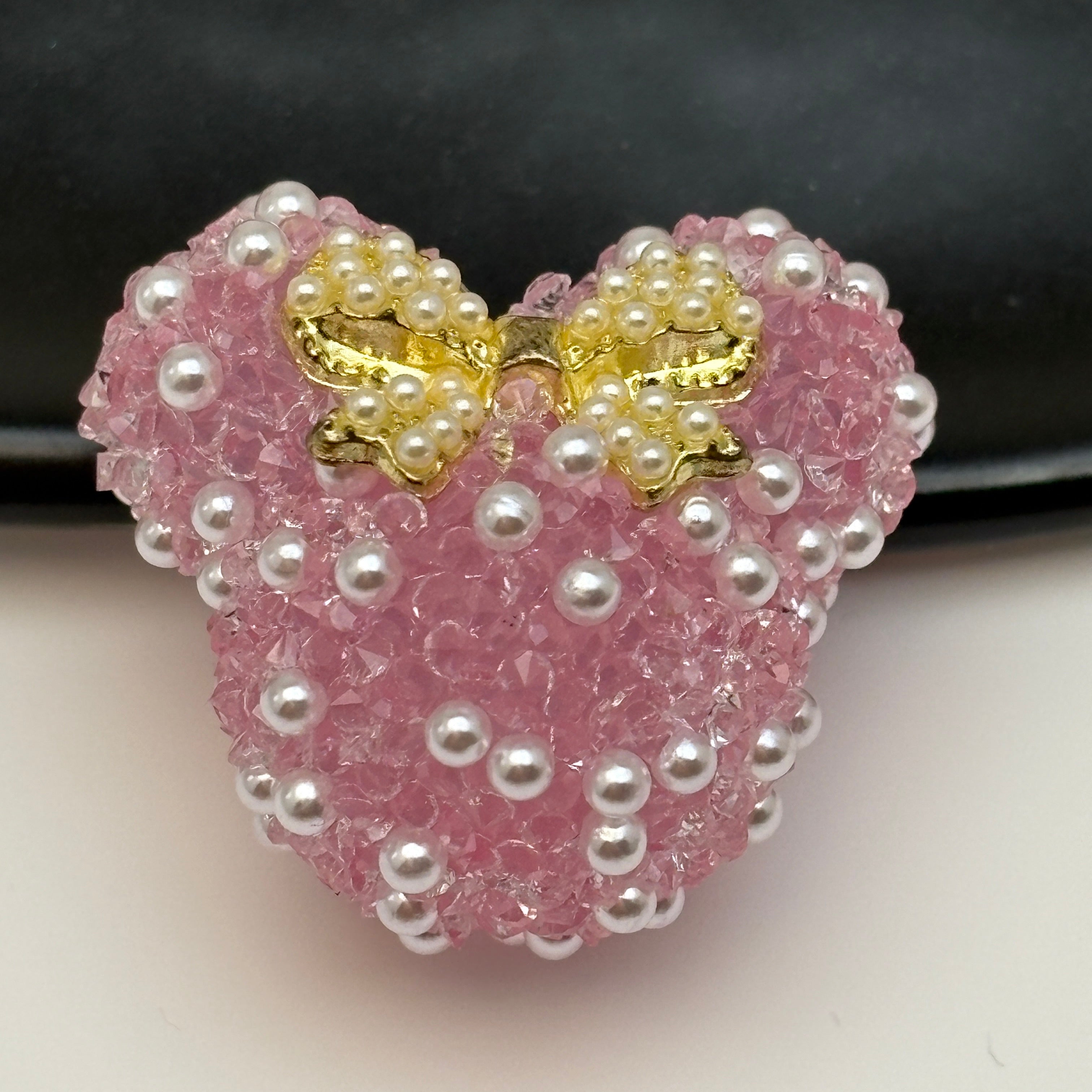 FS5433- 28Mm Pearl And Diamonds Bow Mickey Beads Pearl And Diamond-Added Bow-Knot Mickey Head Beads