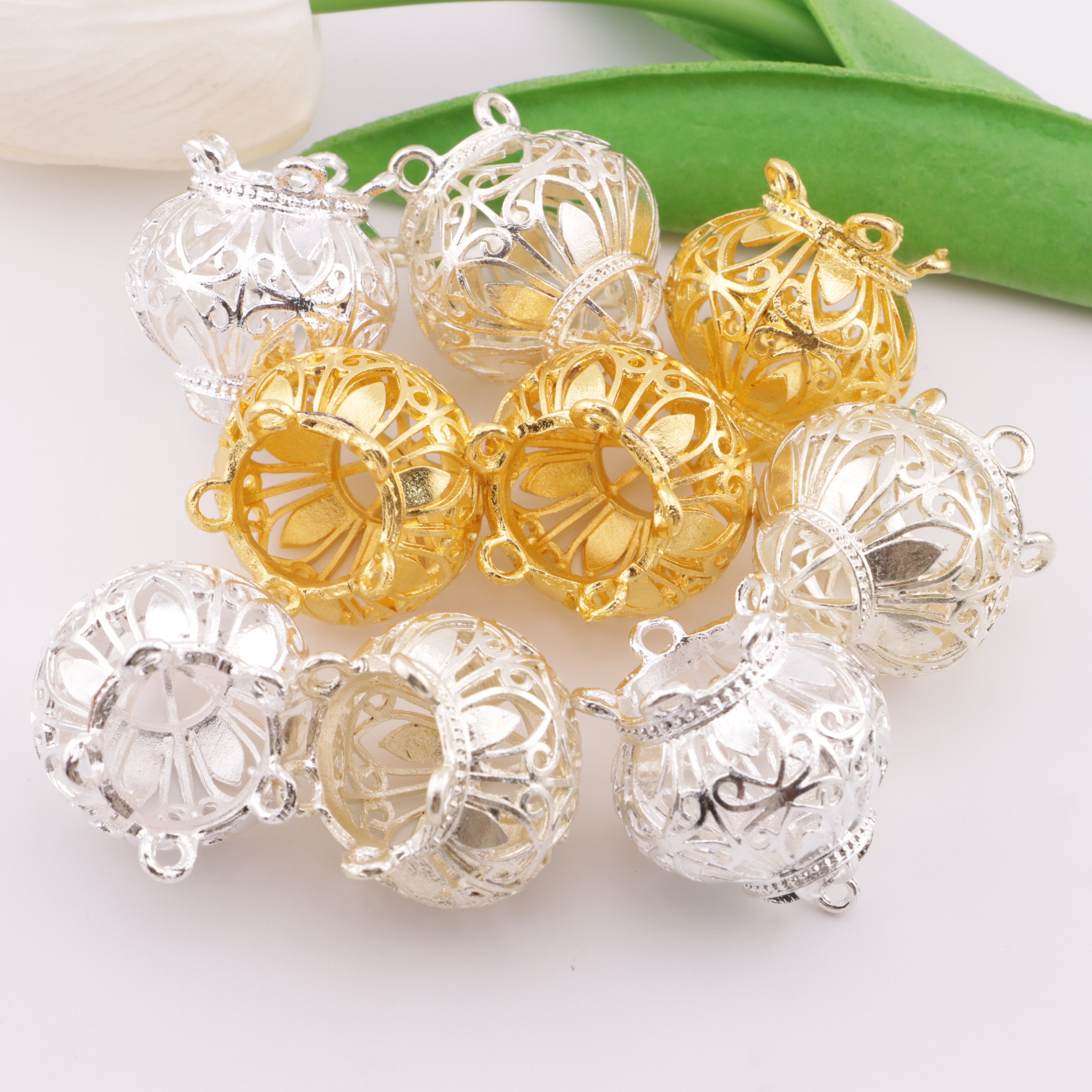 FS6011- Round Pattern Metal Lanterns, Five Hanging Sets