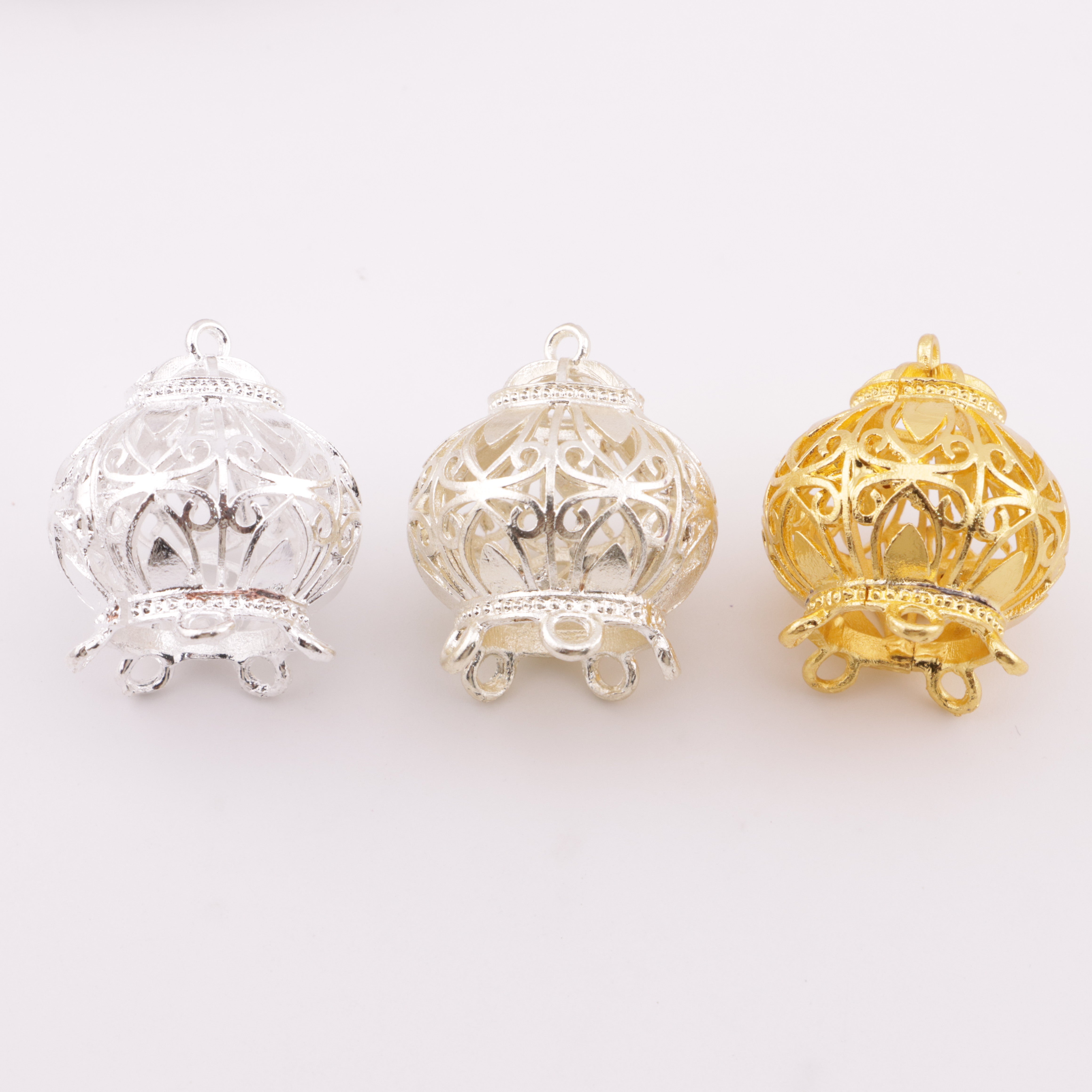 FS6011- Round Pattern Metal Lanterns, Five Hanging Sets