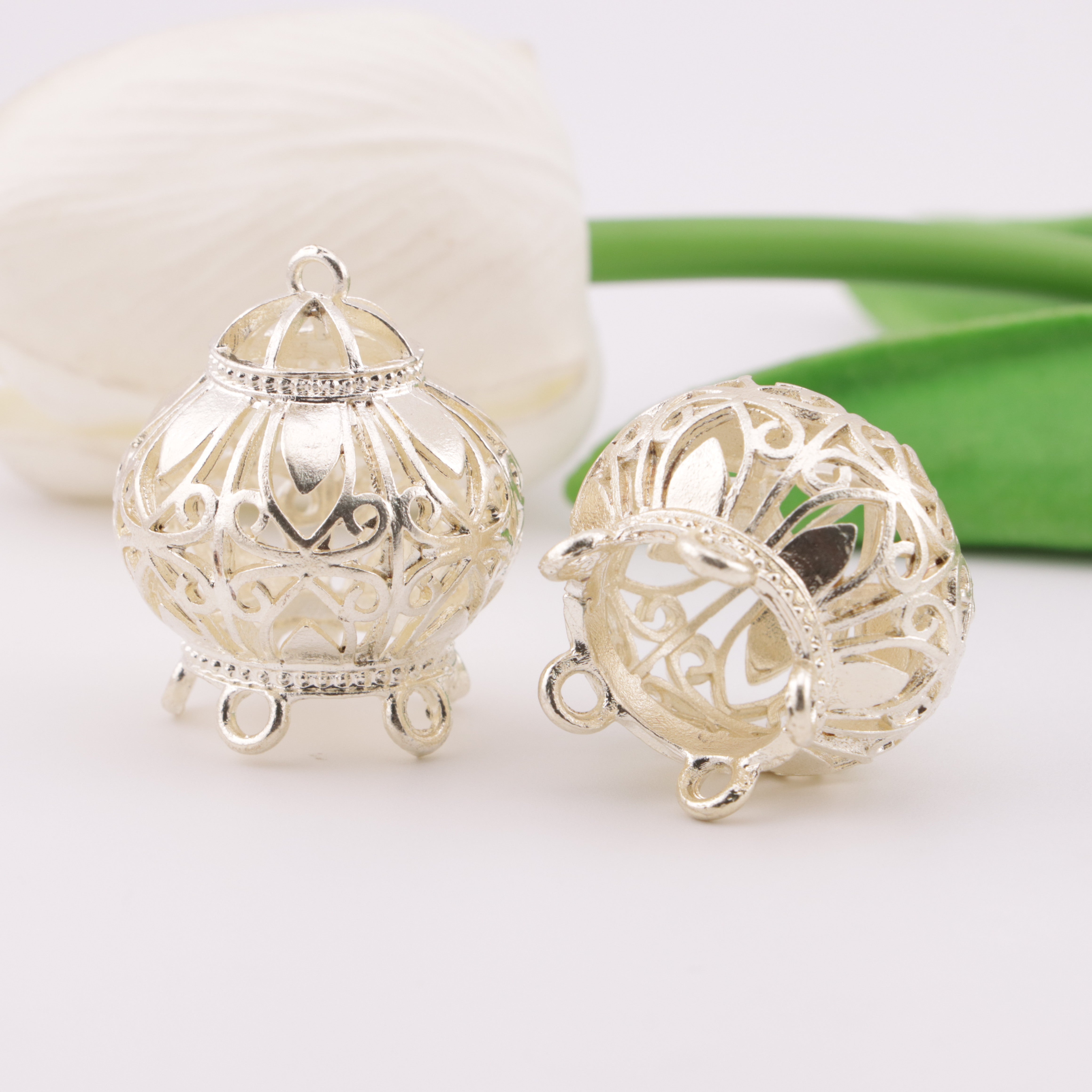 FS6011- Round Pattern Metal Lanterns, Five Hanging Sets