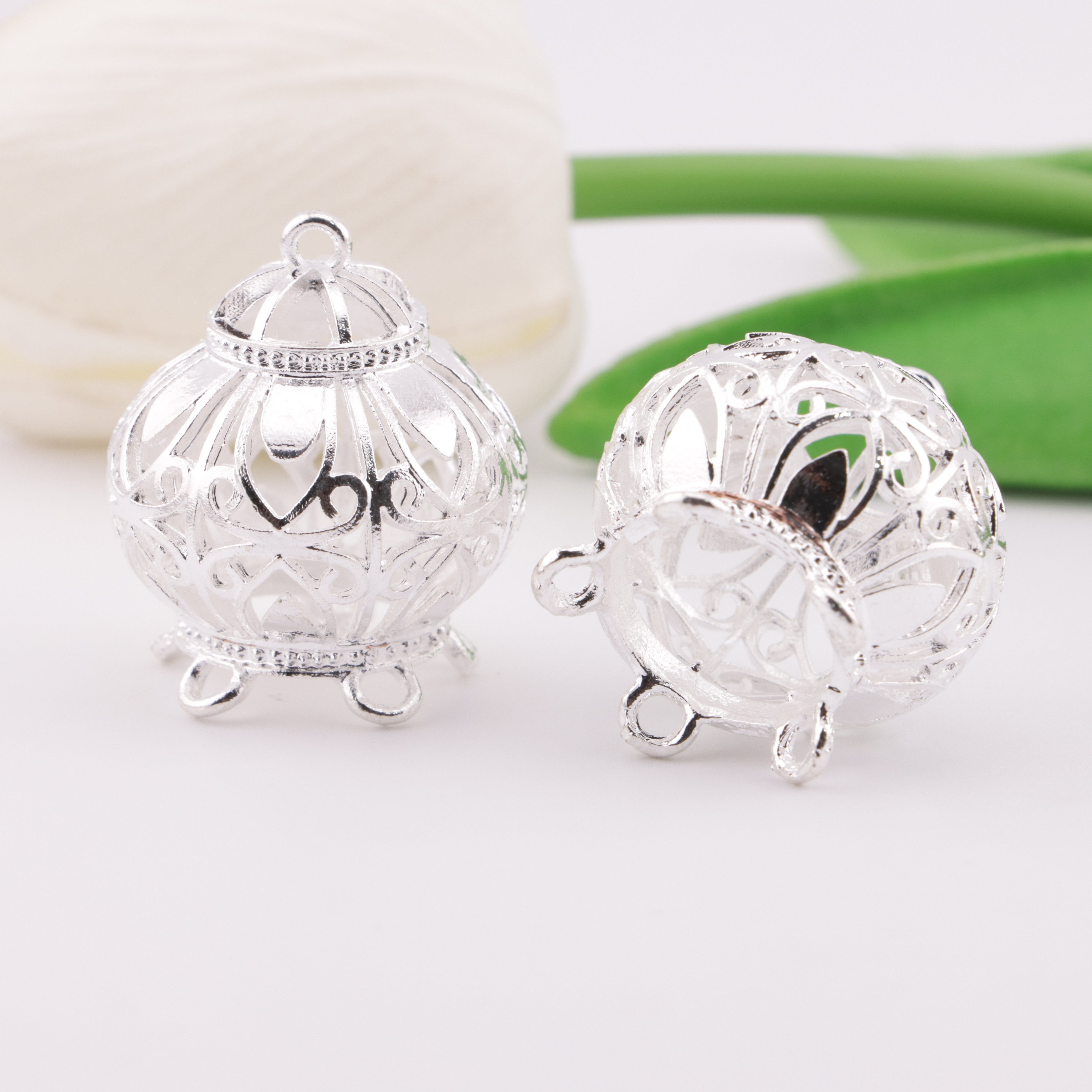 FS6011- Round Pattern Metal Lanterns, Five Hanging Sets