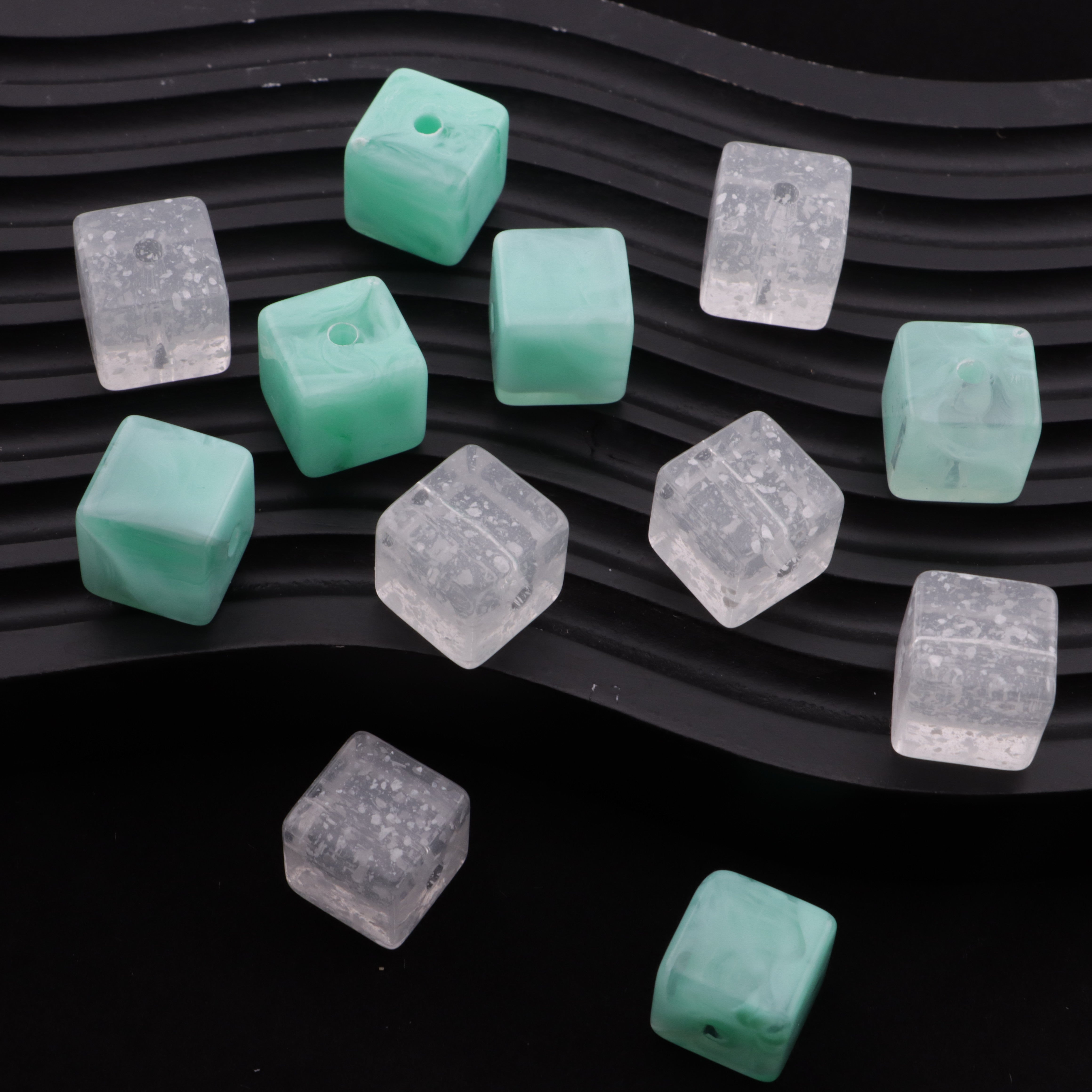 FS6033- 16mm Cube Based Beads Square Bottom Beads