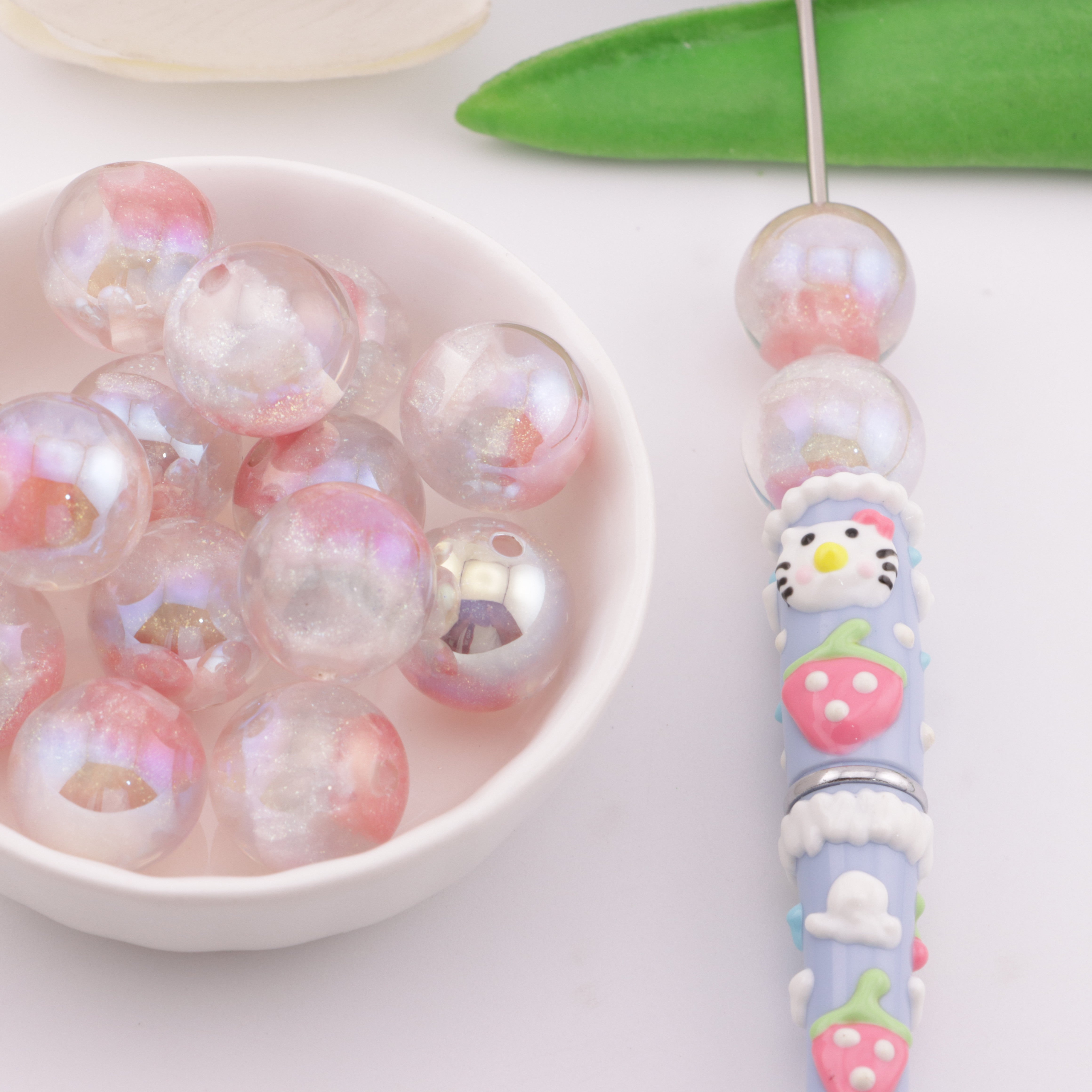 FS6124- 16mm Glow-in-the-dark Photochromic Resin Beads