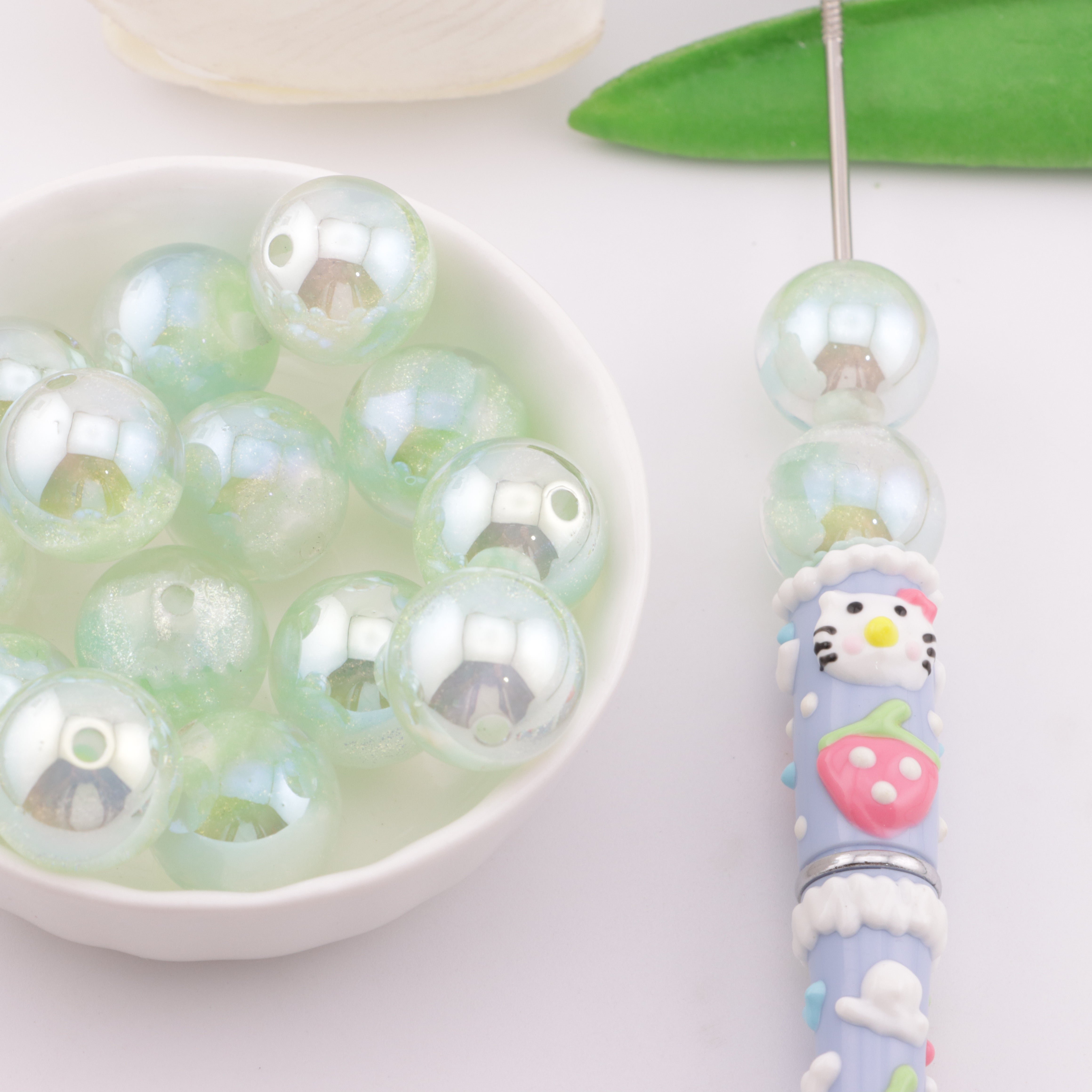 FS6124- 16mm Glow-in-the-dark Photochromic Resin Beads