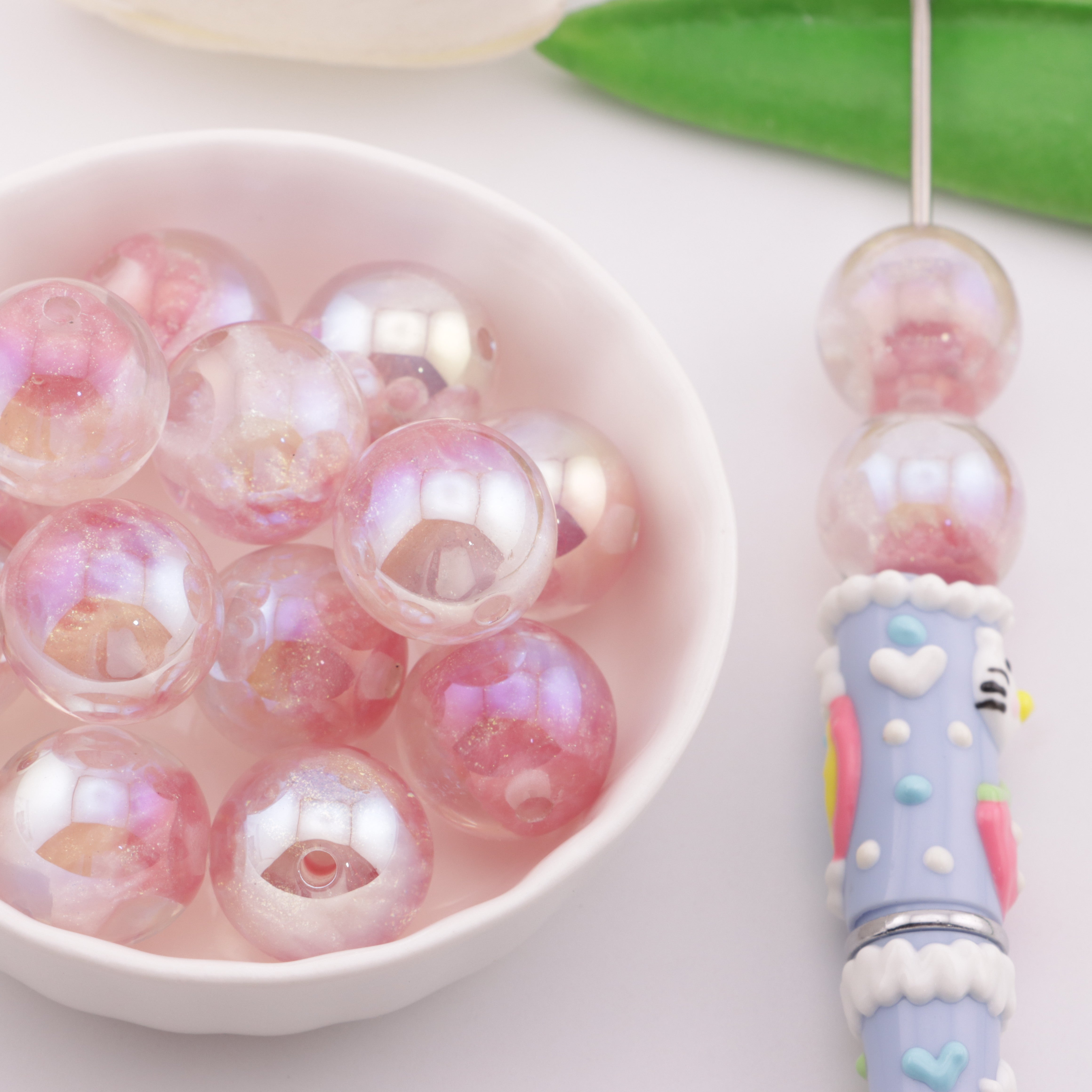 FS6124- 16mm Glow-in-the-dark Photochromic Resin Beads