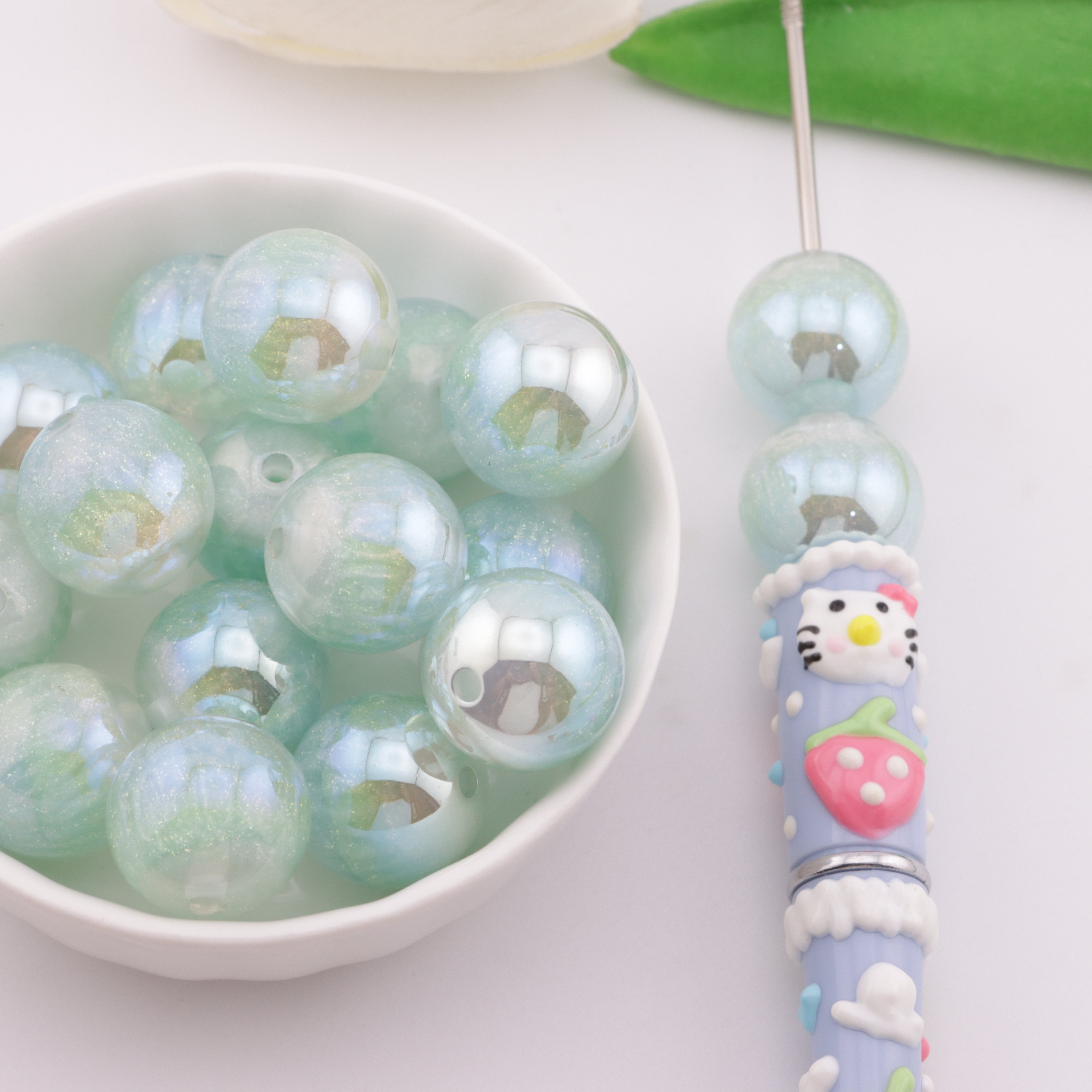 FS6124- 16mm Glow-in-the-dark Photochromic Resin Beads