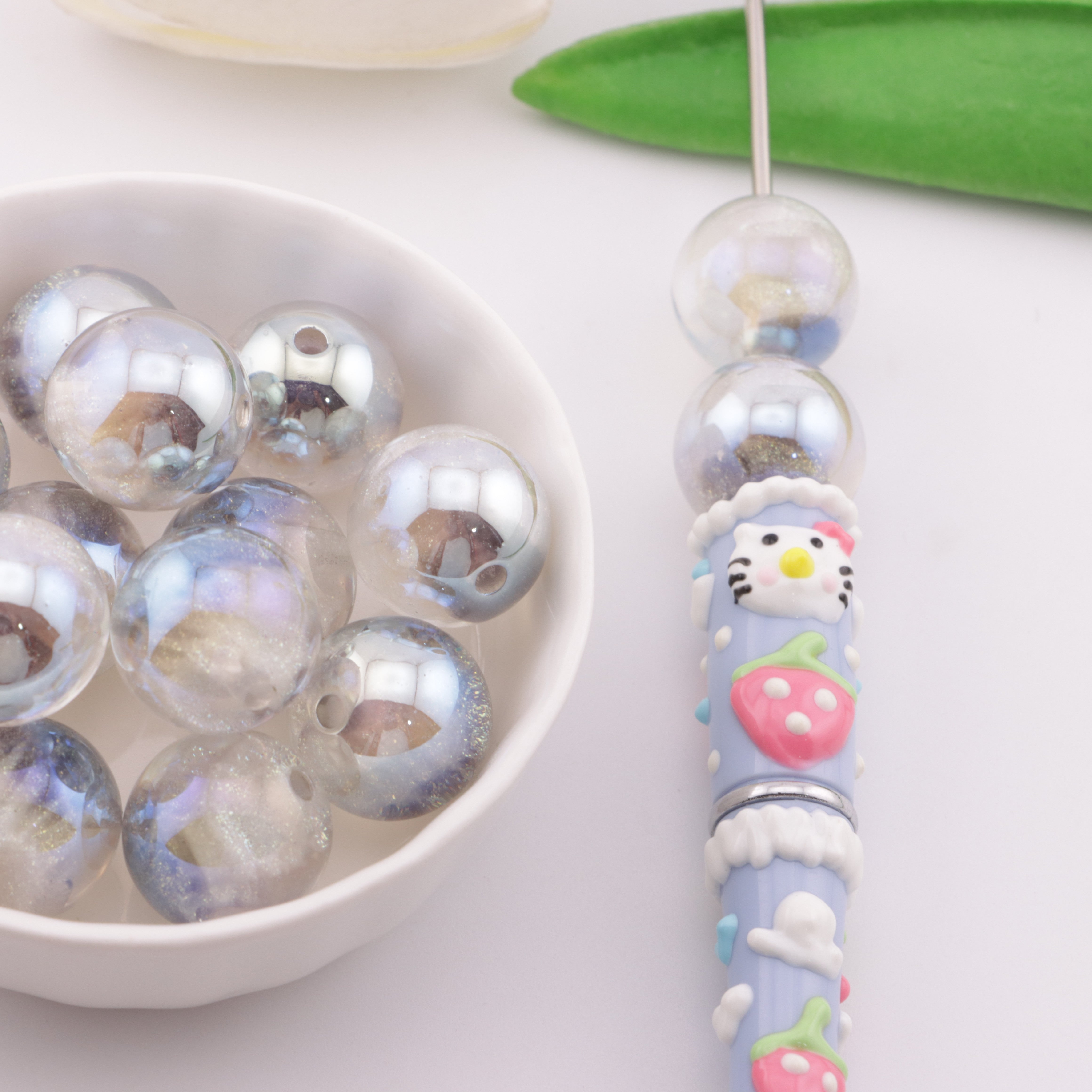 FS6124- 16mm Glow-in-the-dark Photochromic Resin Beads