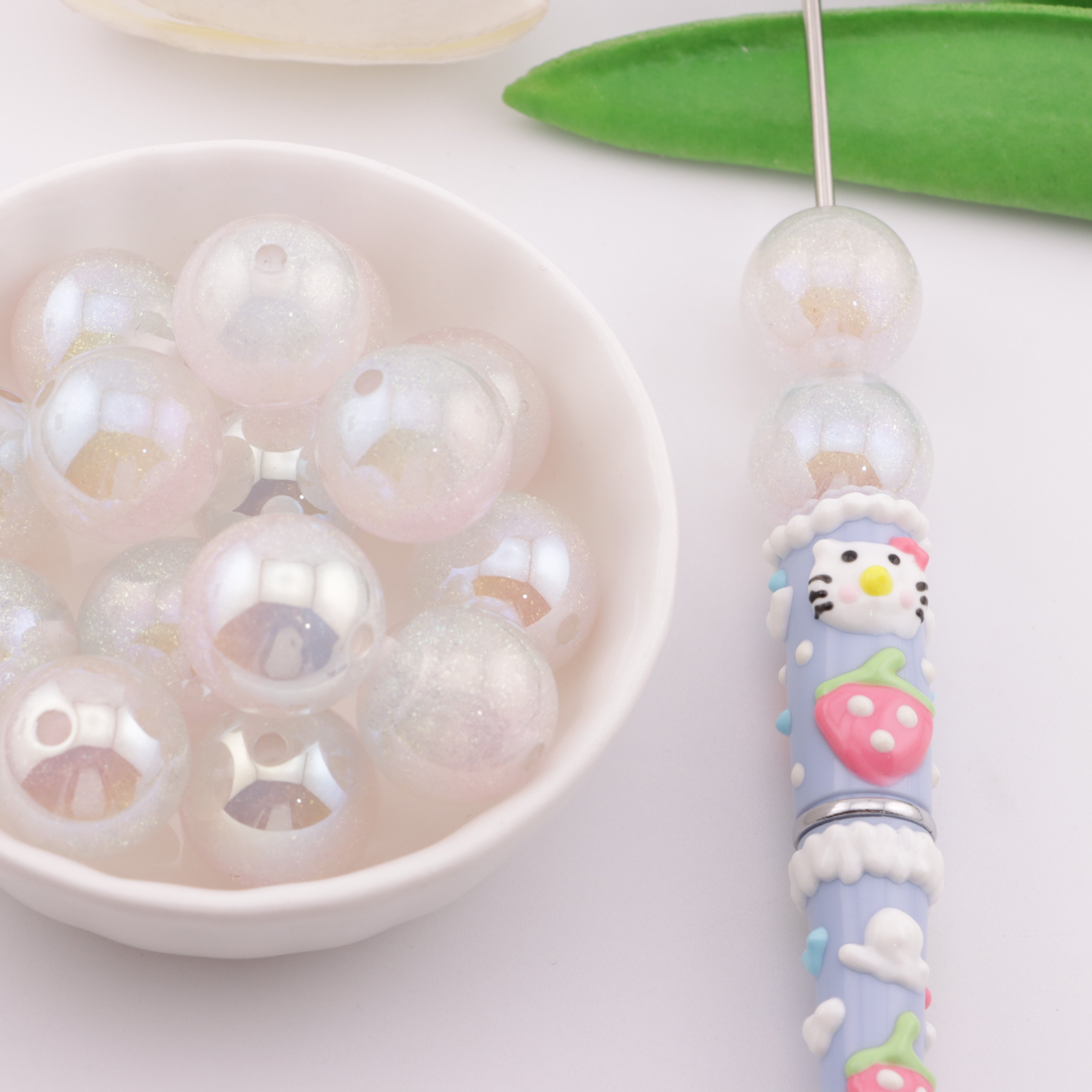FS6124- 16mm Glow-in-the-dark Photochromic Resin Beads