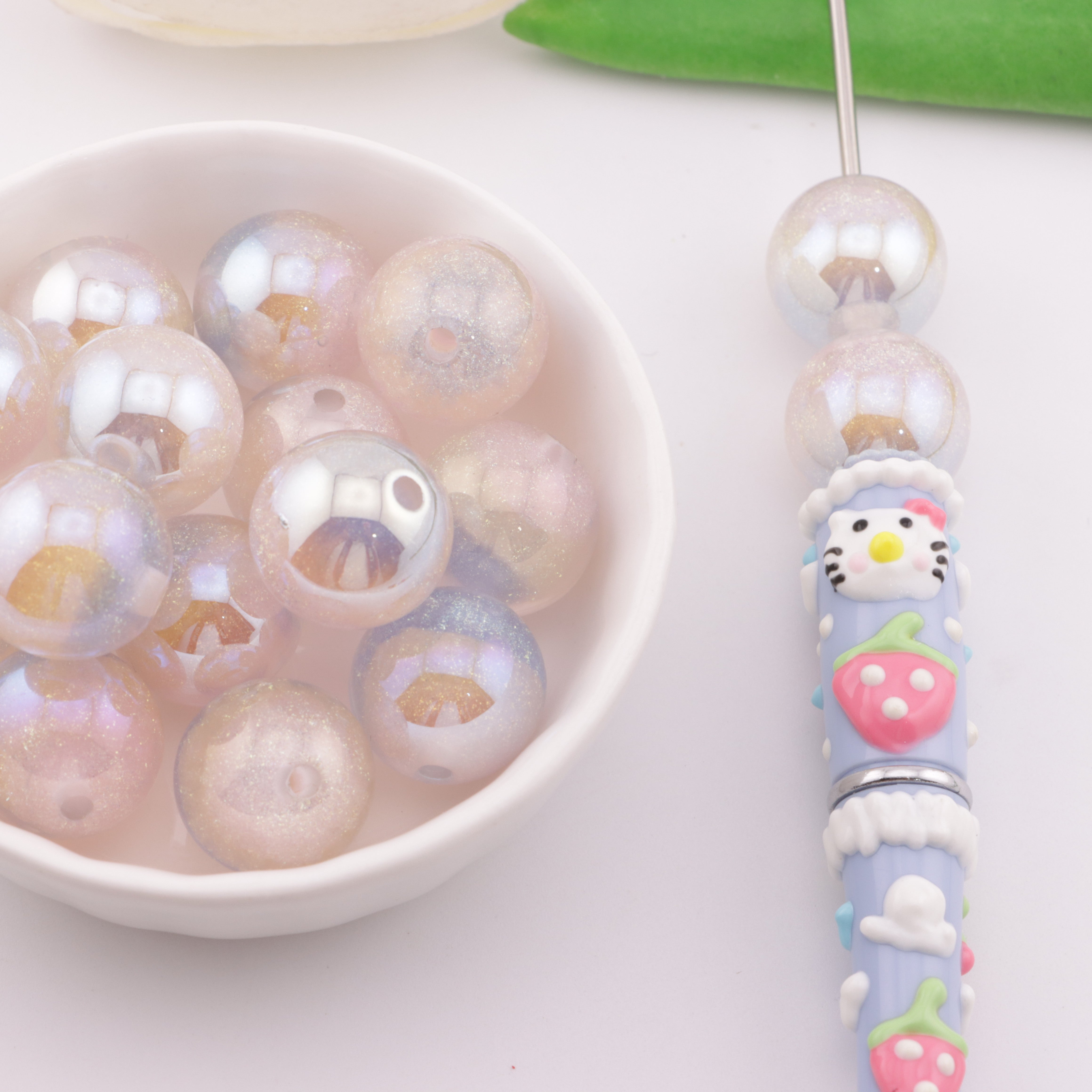 FS6124- 16mm Glow-in-the-dark Photochromic Resin Beads