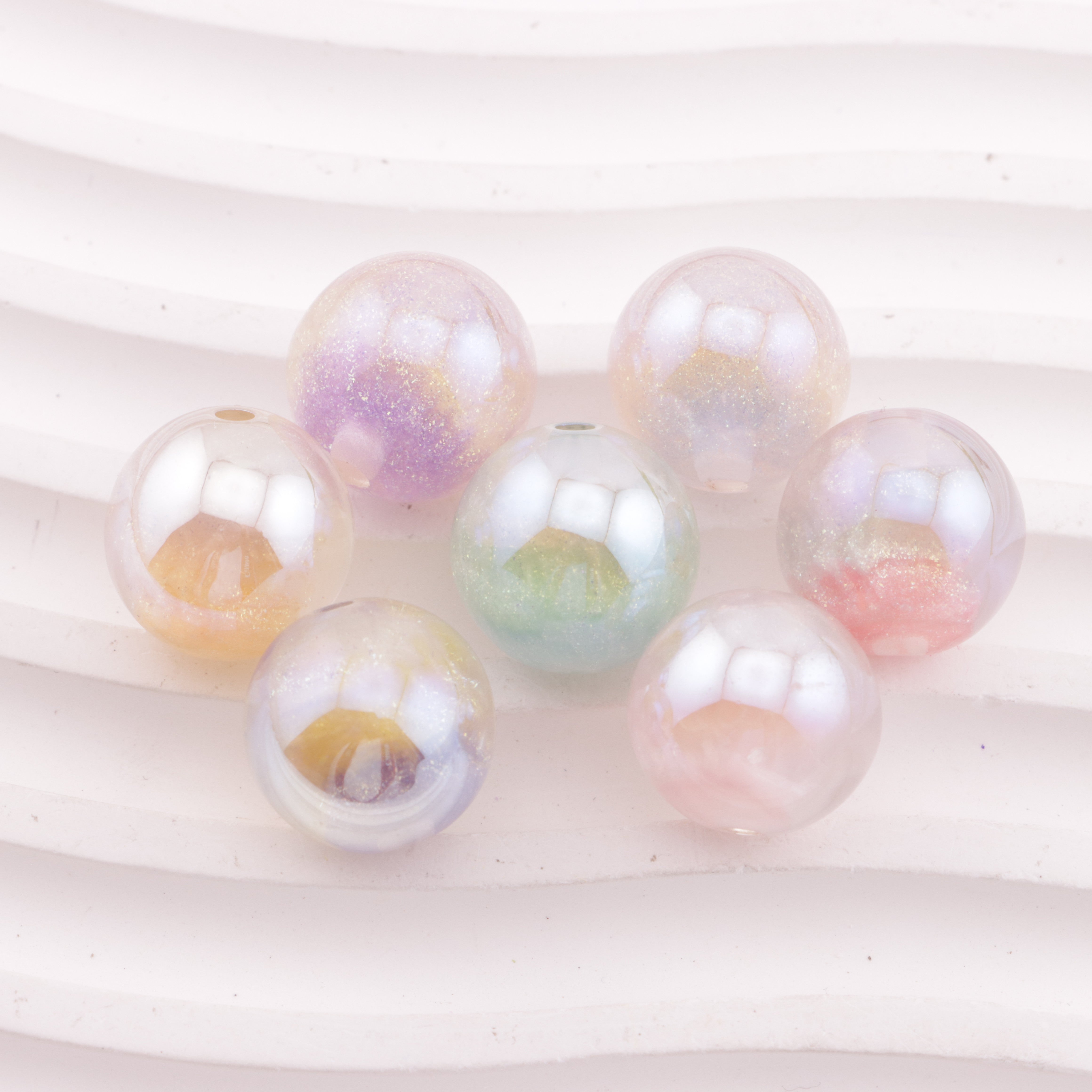 FS6124- 16mm Glow-in-the-dark Photochromic Resin Beads