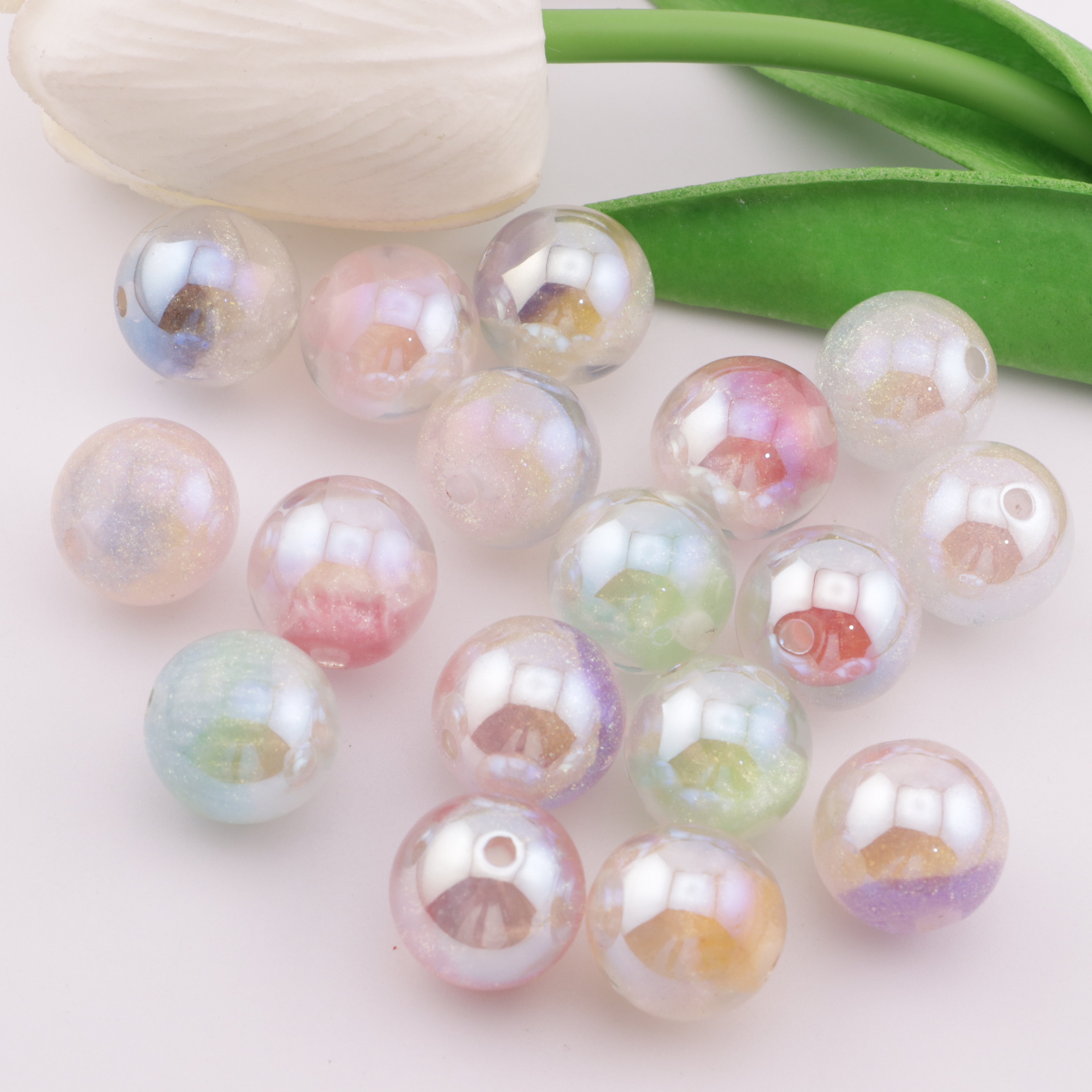 FS6124- 16mm Glow-in-the-dark Photochromic Resin Beads