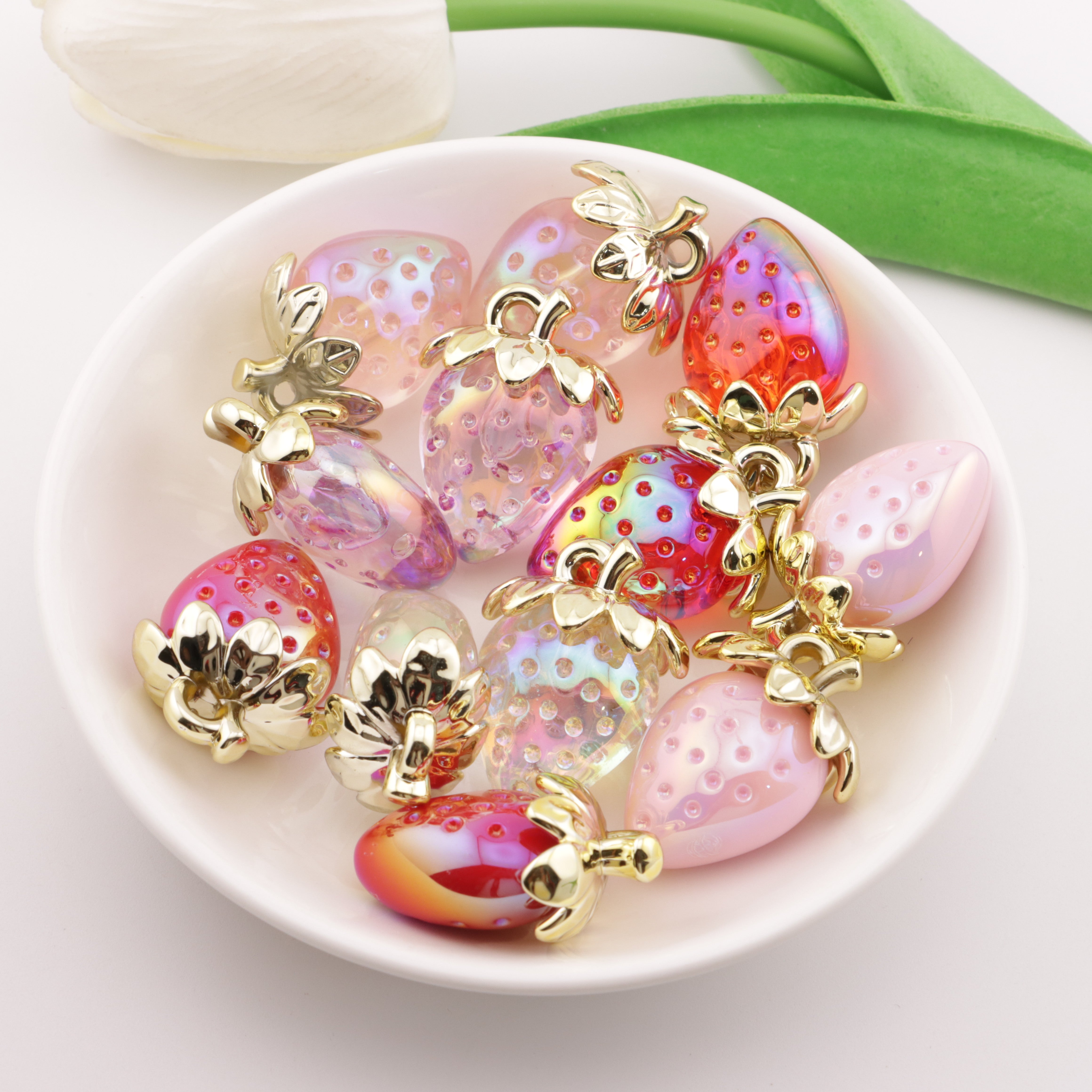 FS6139- Strawberry Pendant Strawberry Pendant