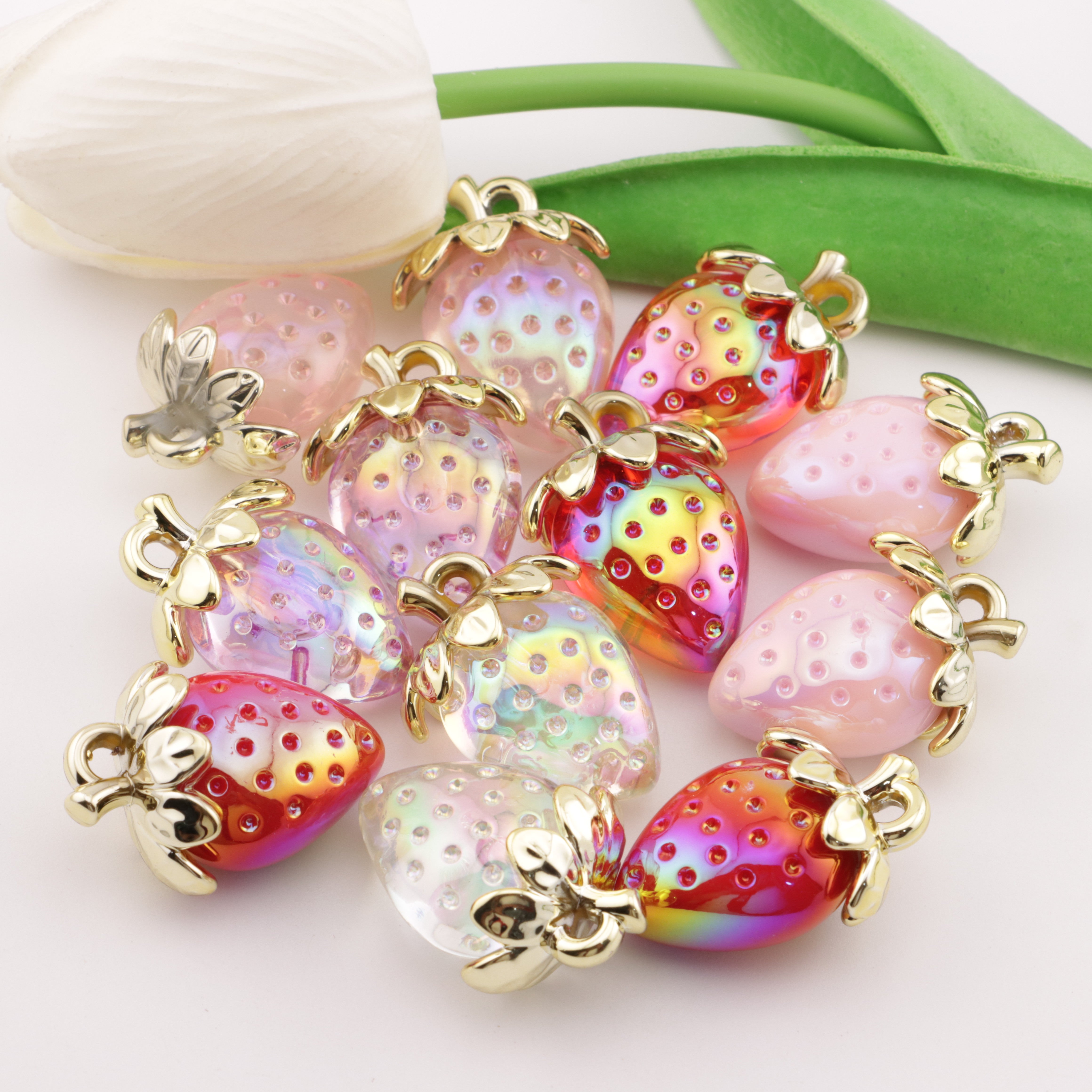 FS6139- Strawberry Pendant Strawberry Pendant