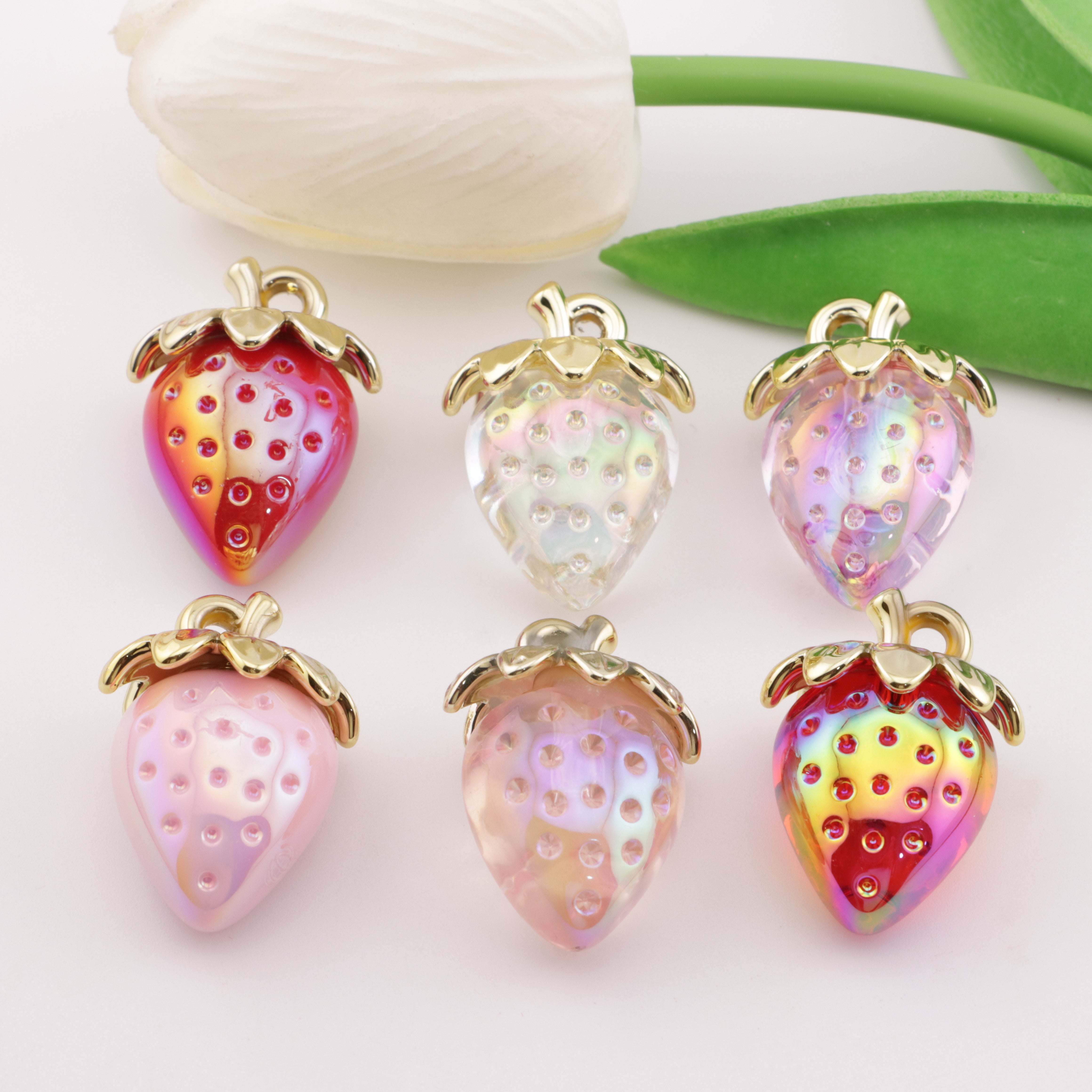 FS6139- Strawberry Pendant Strawberry Pendant