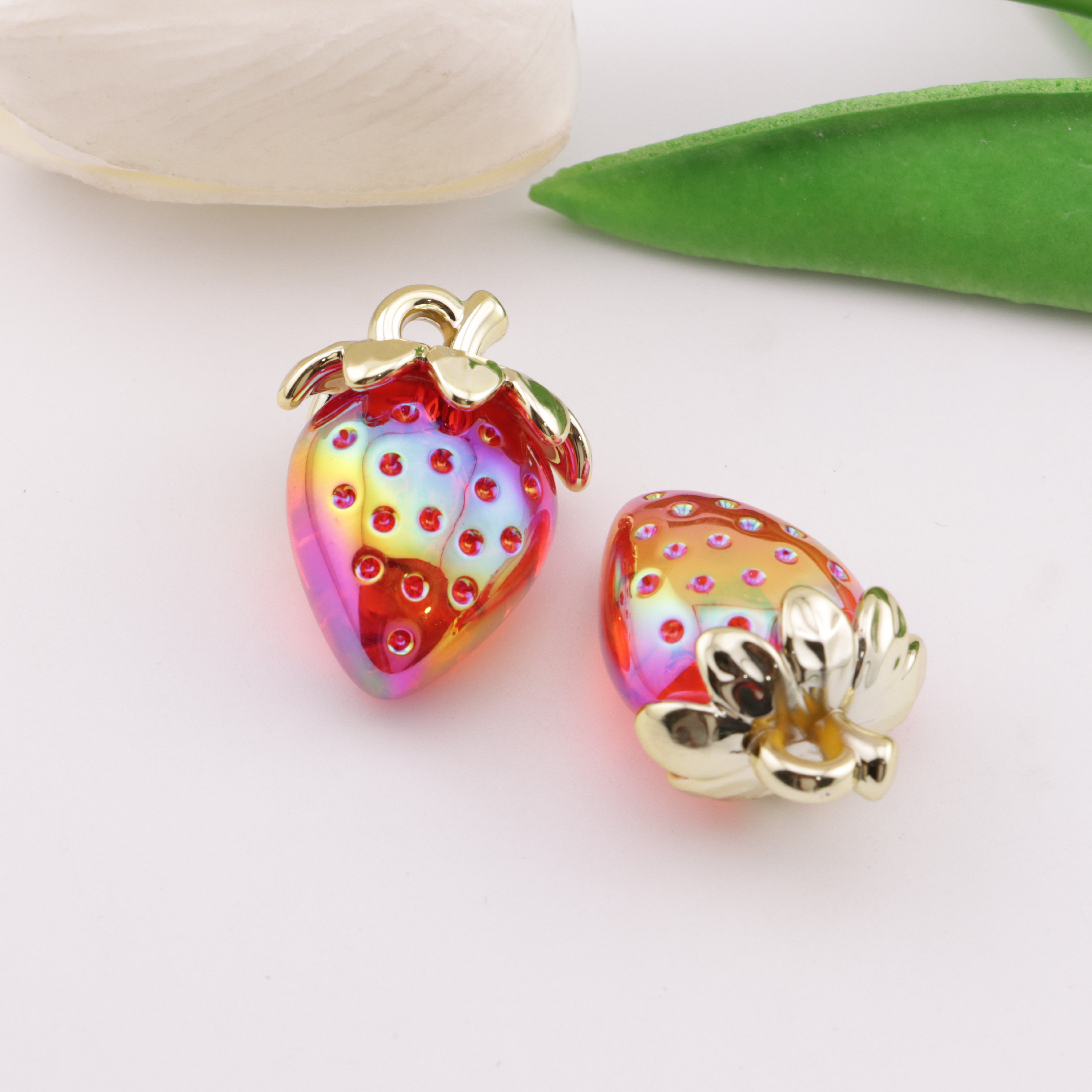 FS6139- Strawberry Pendant Strawberry Pendant